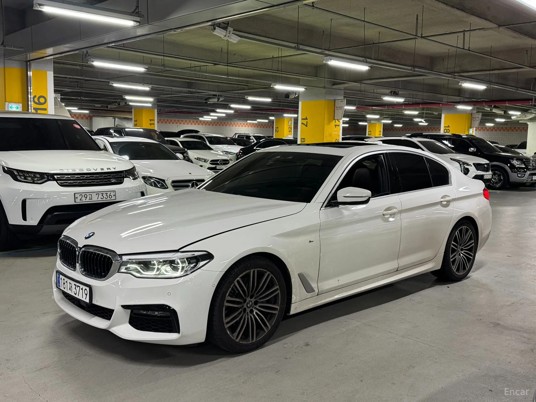 BMW 5 Series (G30) превью 2