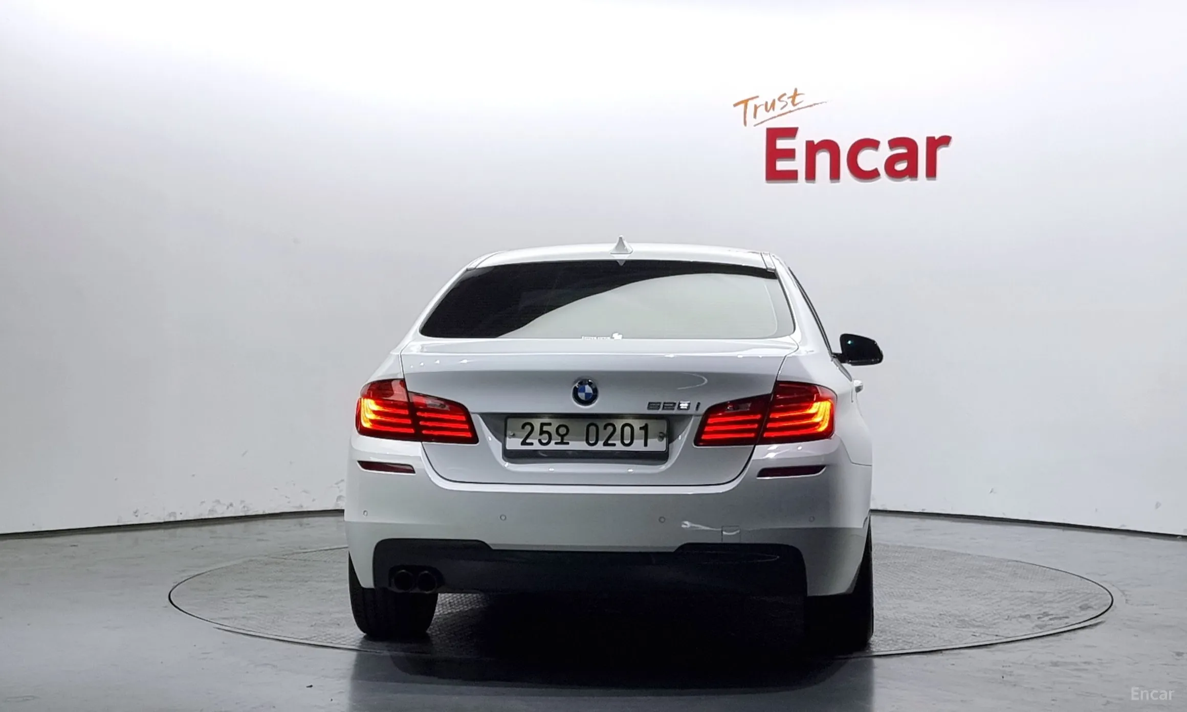 BMW 5 Series (F10) превью 3