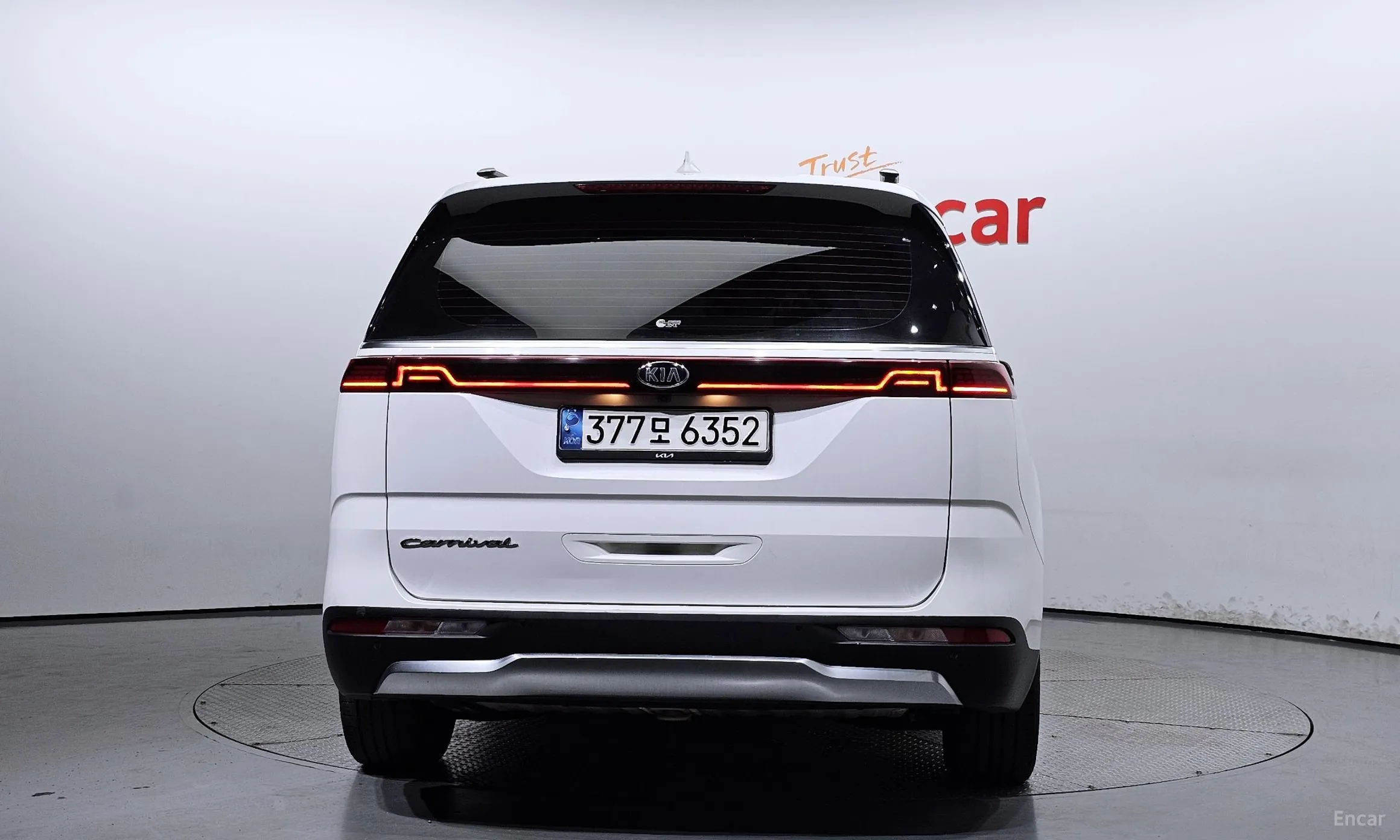 Kia Carnival Gen 4 превью 3