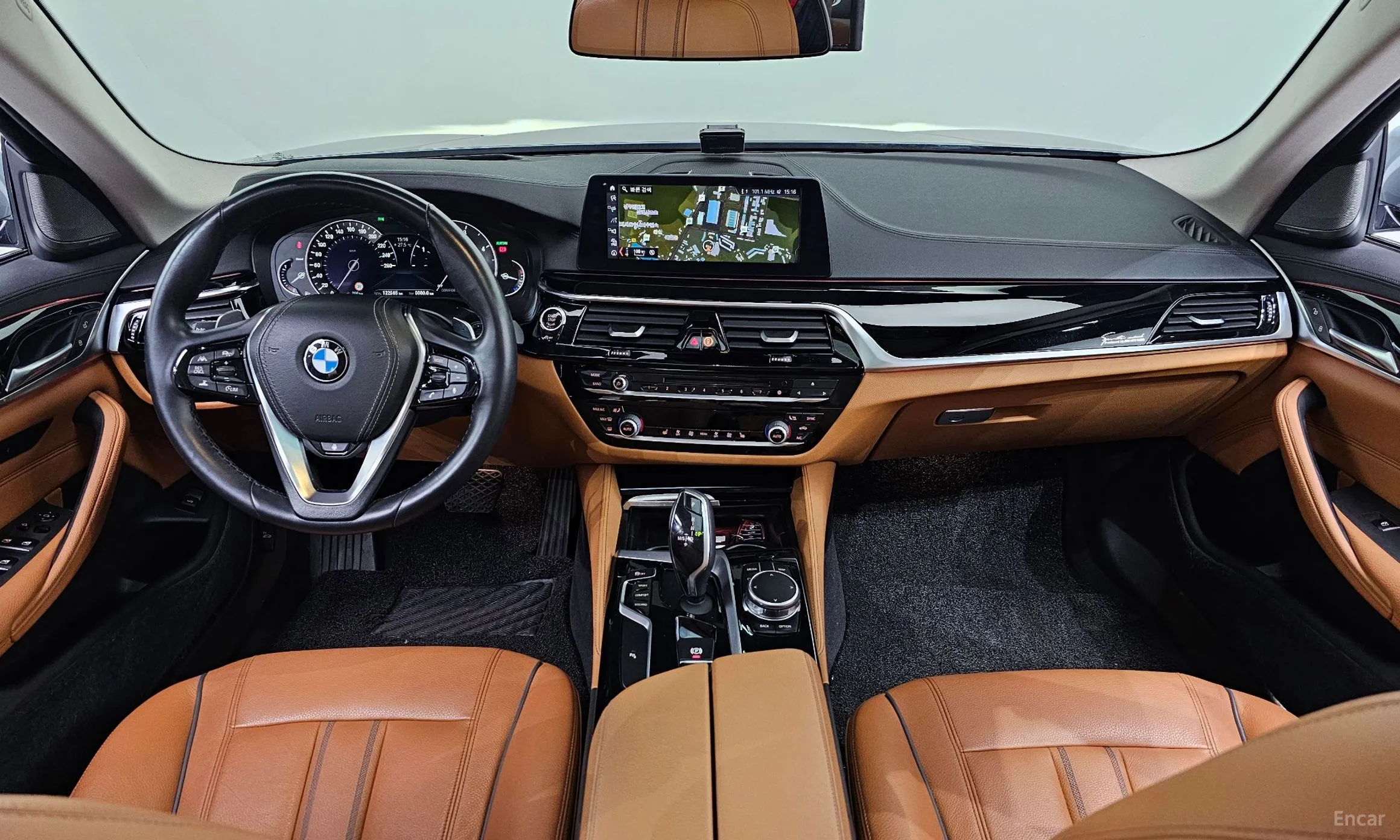 BMW 5 Series (G30) превью 4