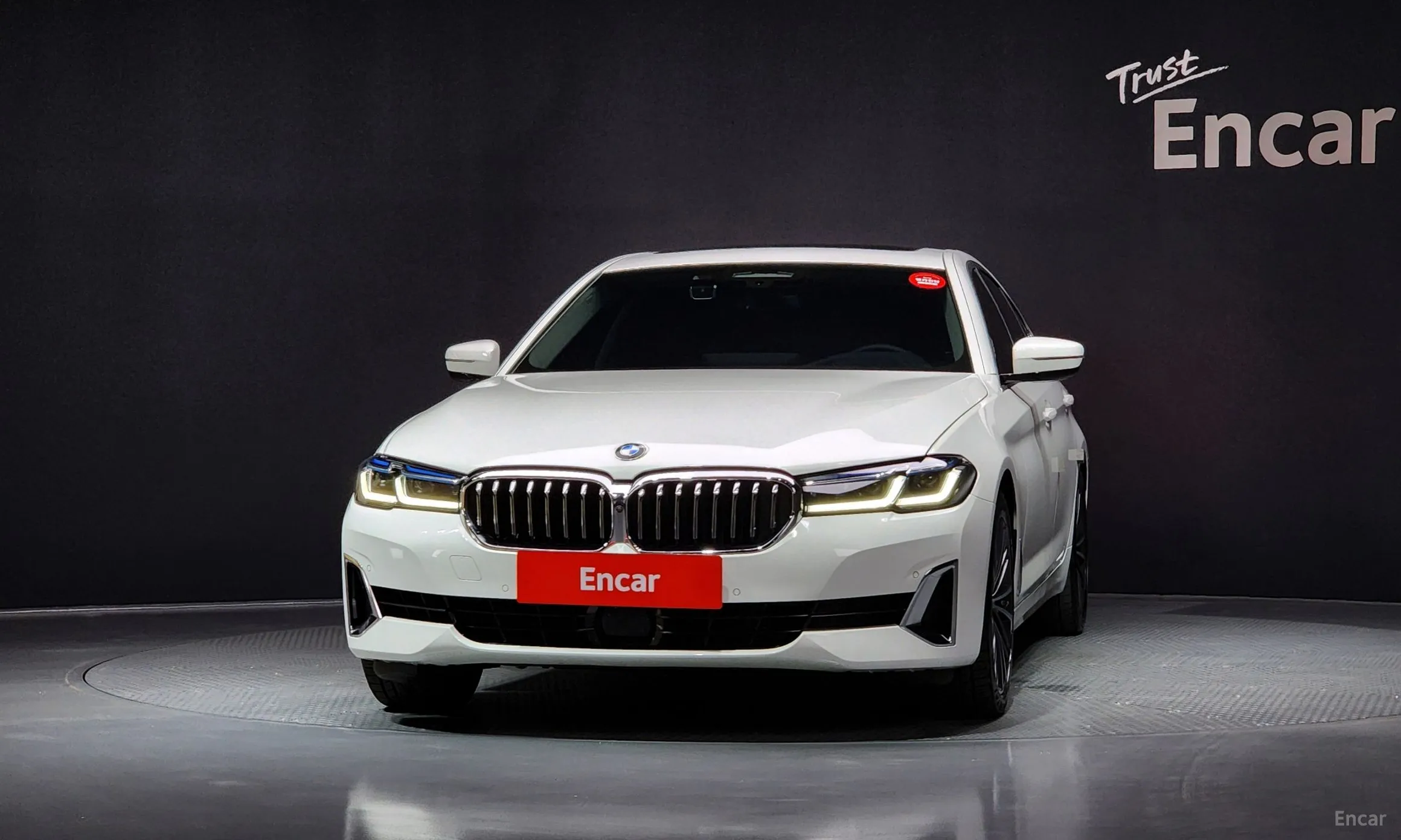 BMW 5 Series (G30) превью 2