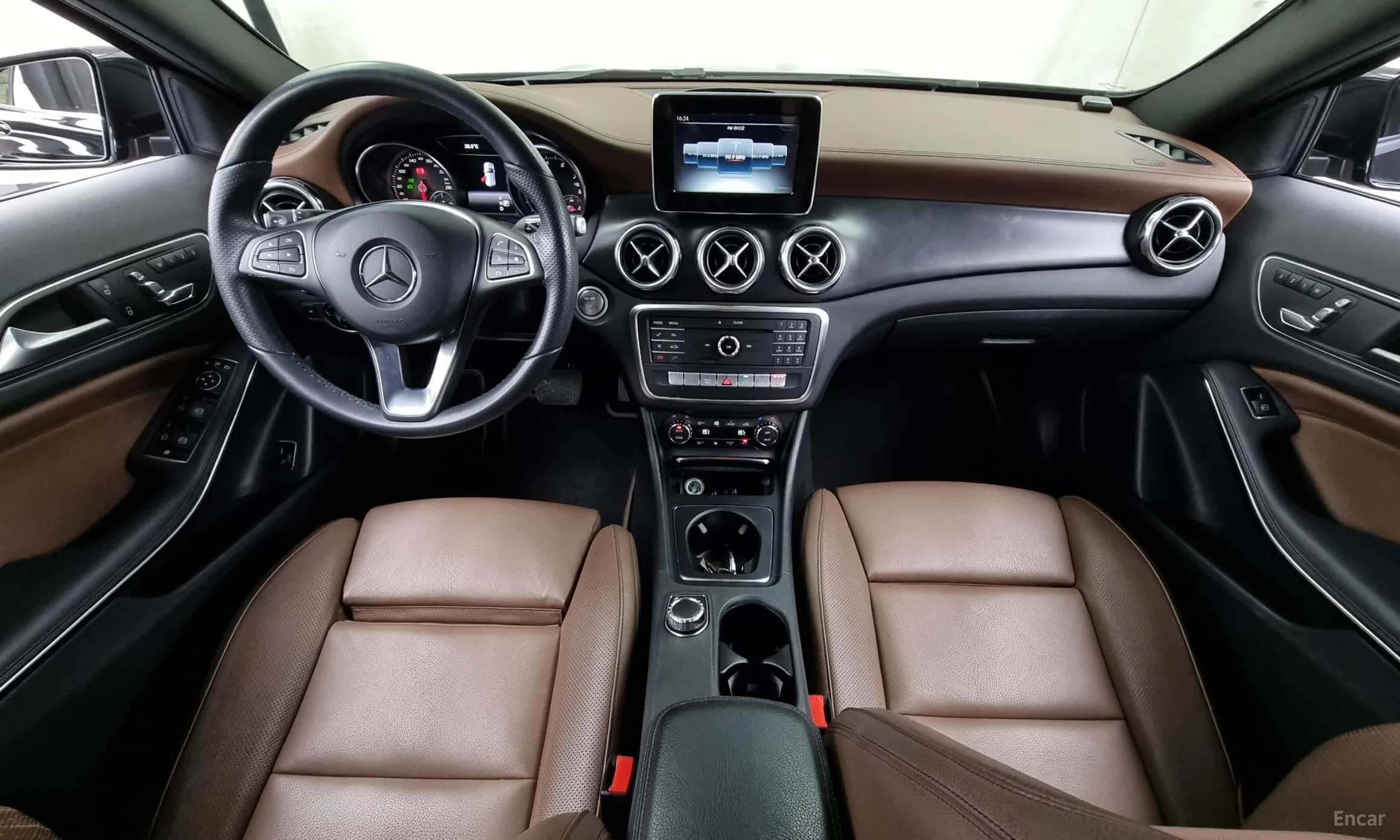 Mercedes Benz GLA-Class X156 превью 4