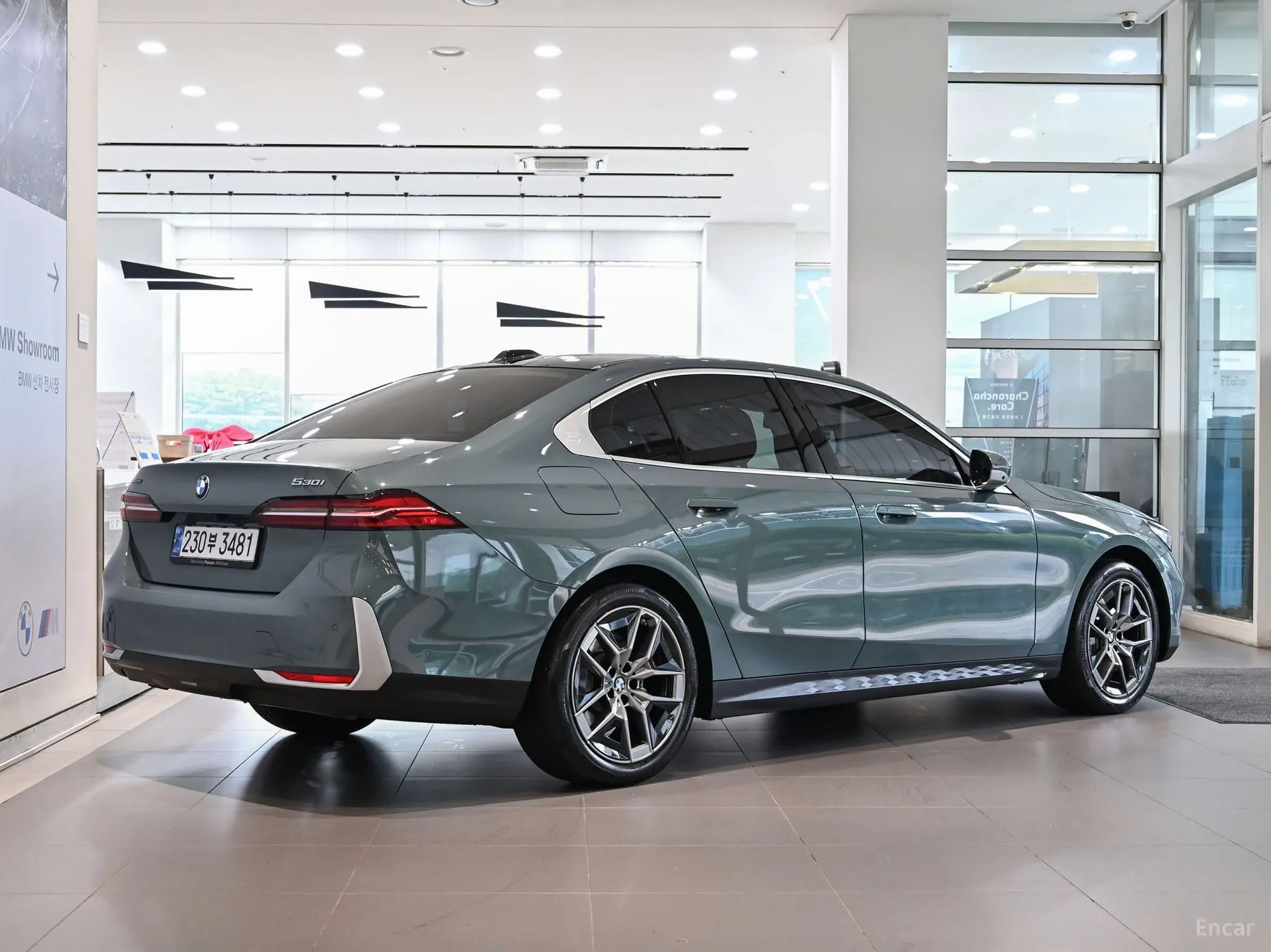 BMW 5 Series (G60) превью 3