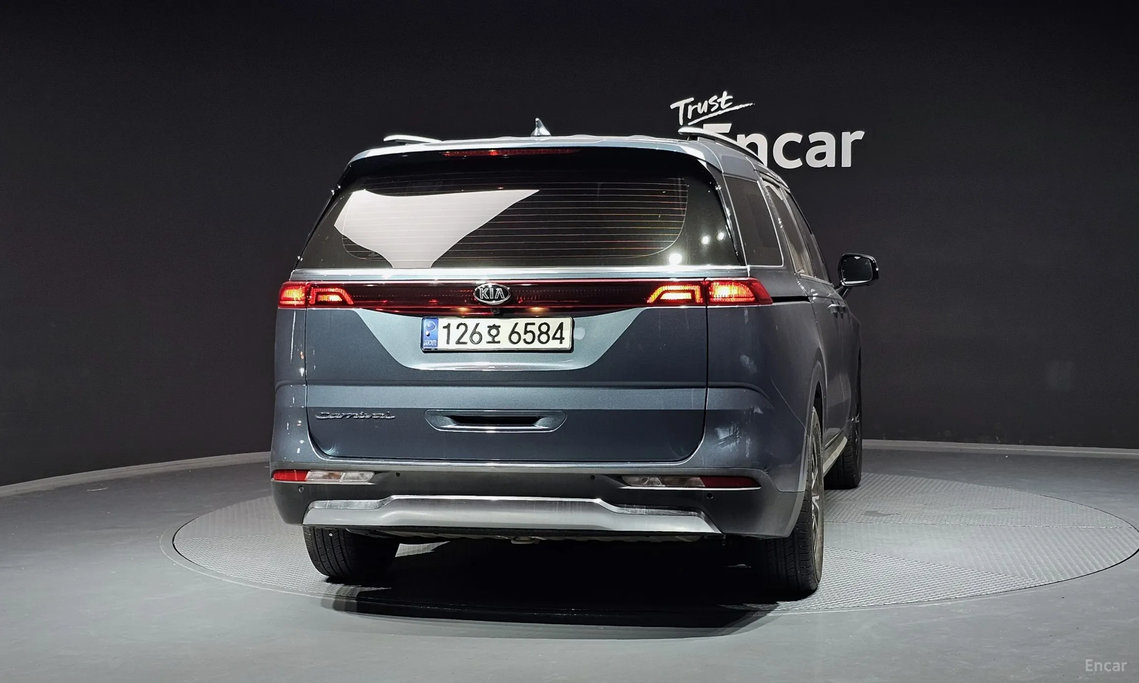 Kia Carnival Gen 4 превью 3