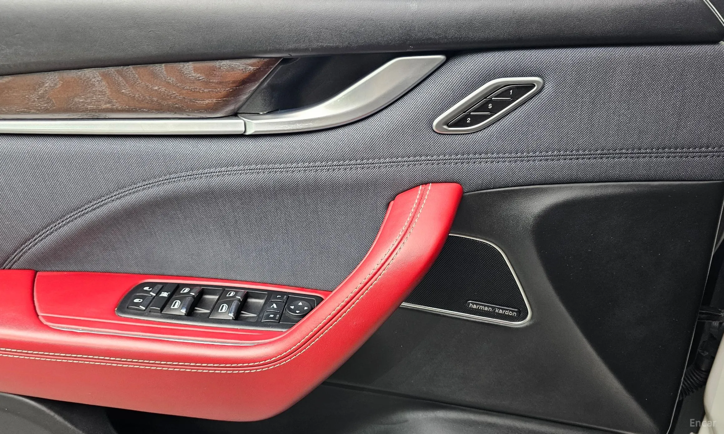 Maserati Levante превью 14