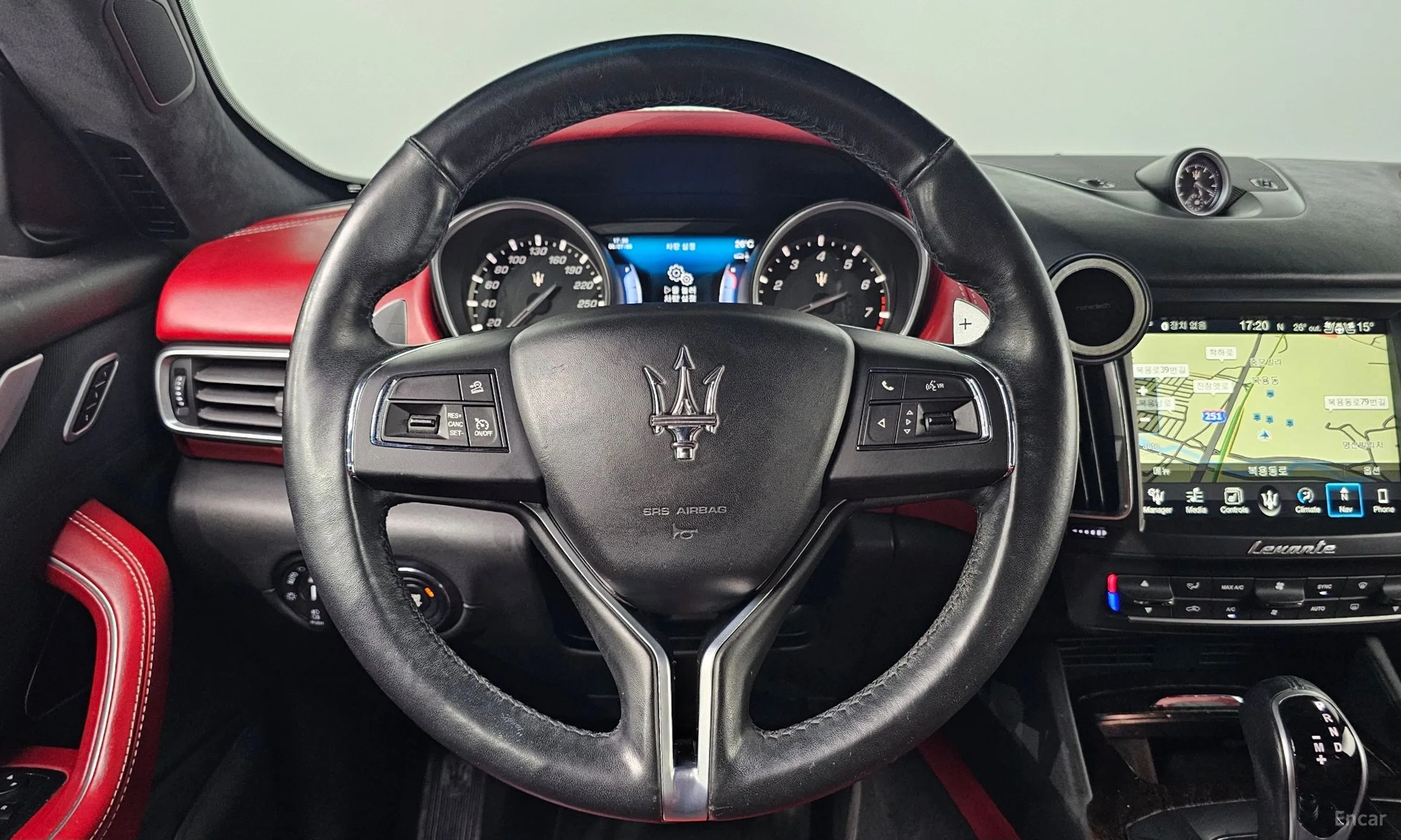 Maserati Levante превью 16