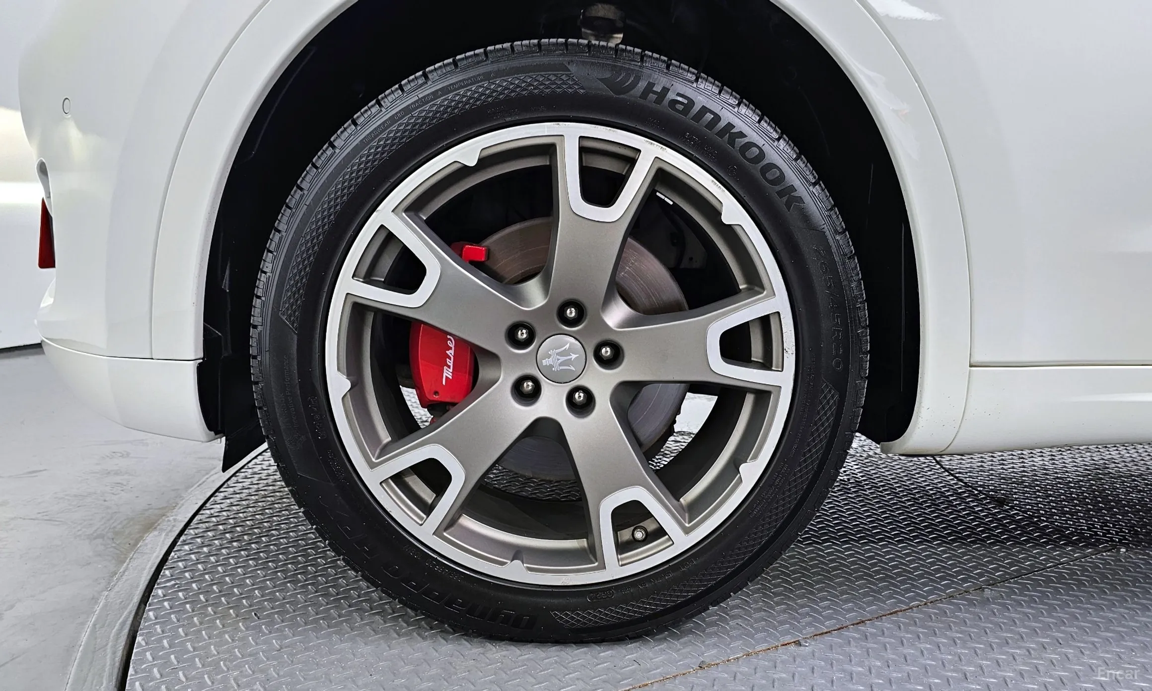 Maserati Levante превью 5