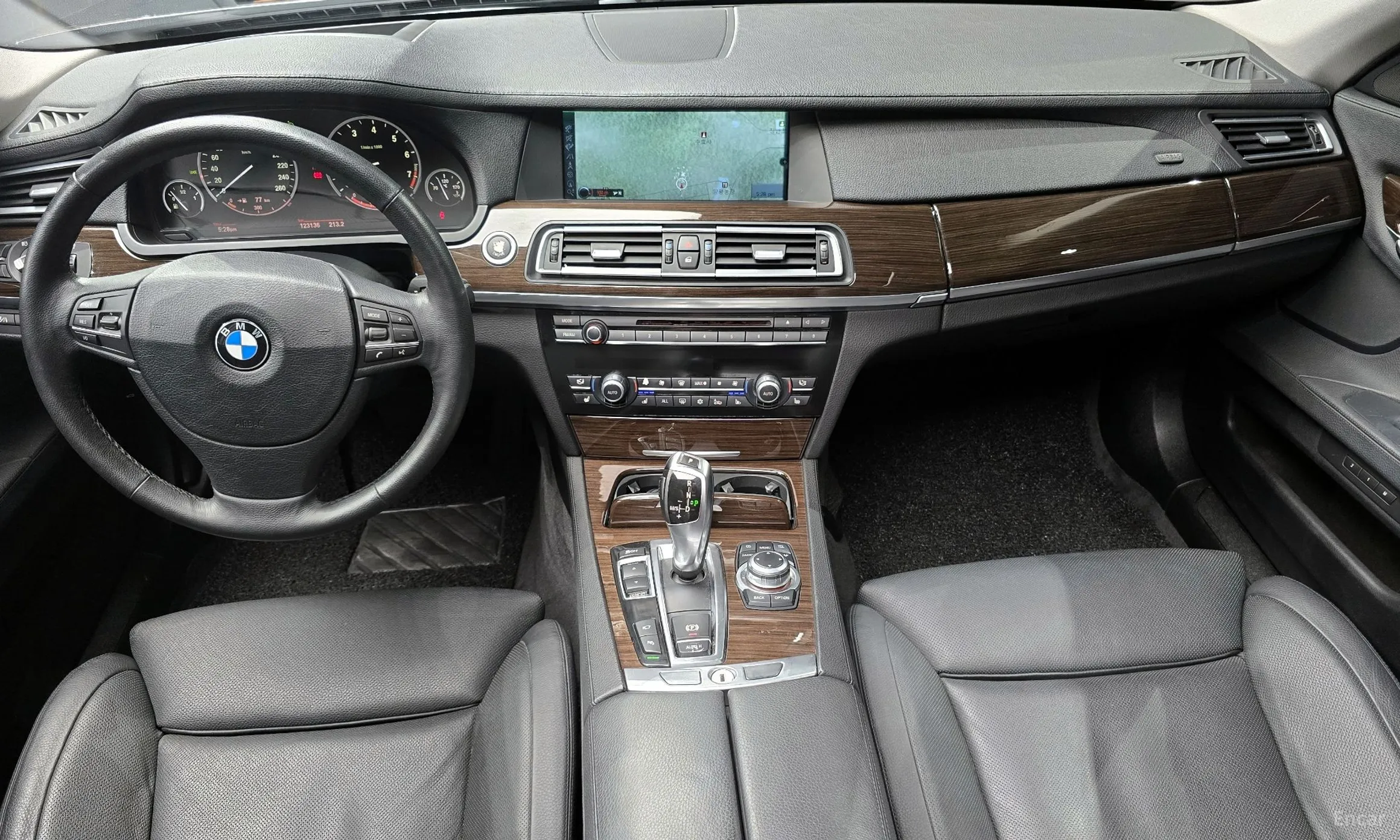 BMW 7 Series (F01) превью 4
