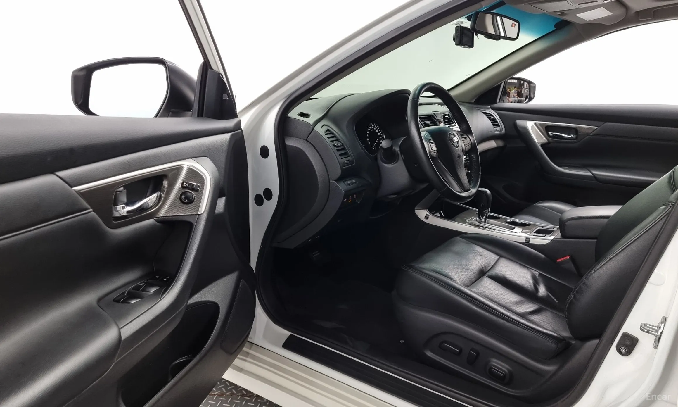 Nissan Altima превью 10