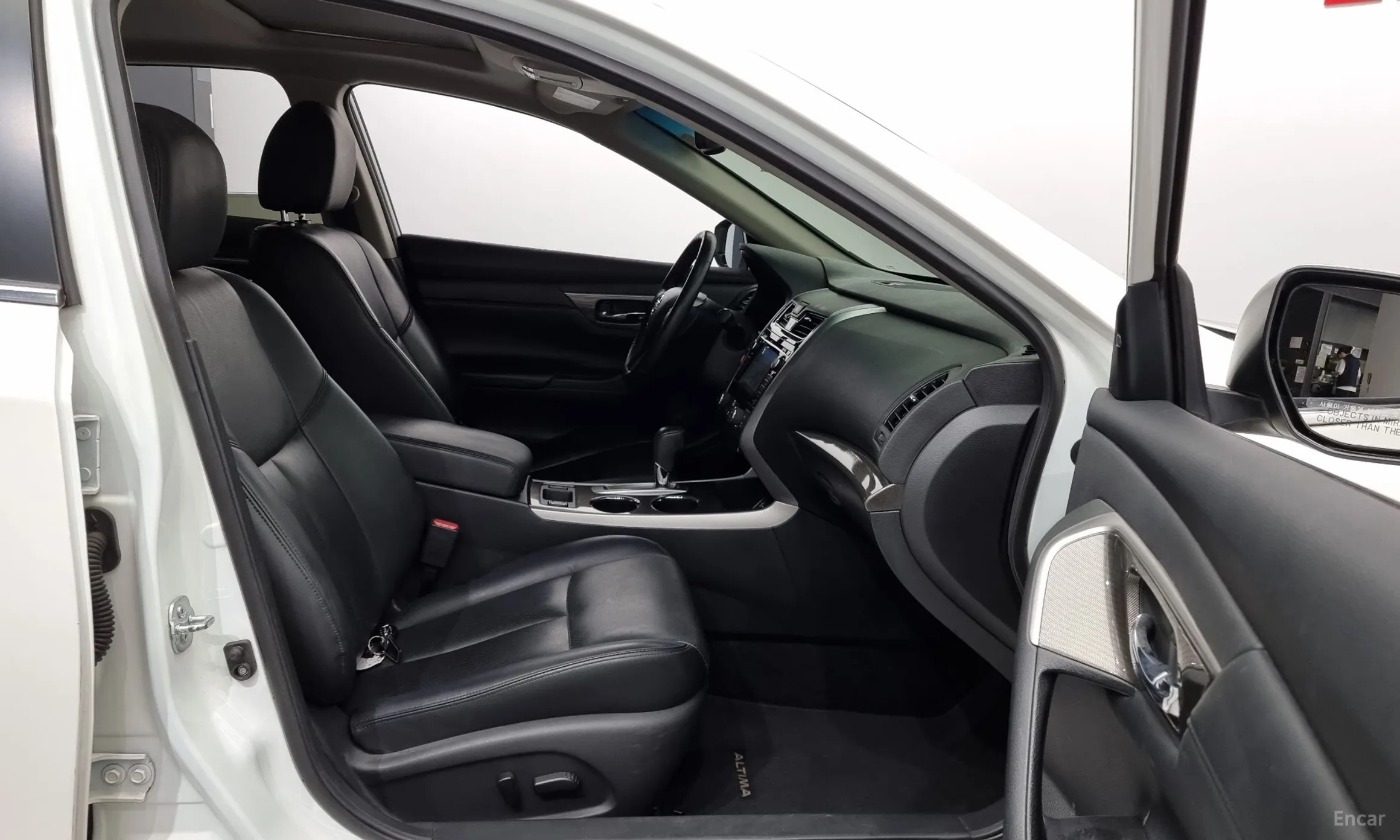 Nissan Altima превью 11