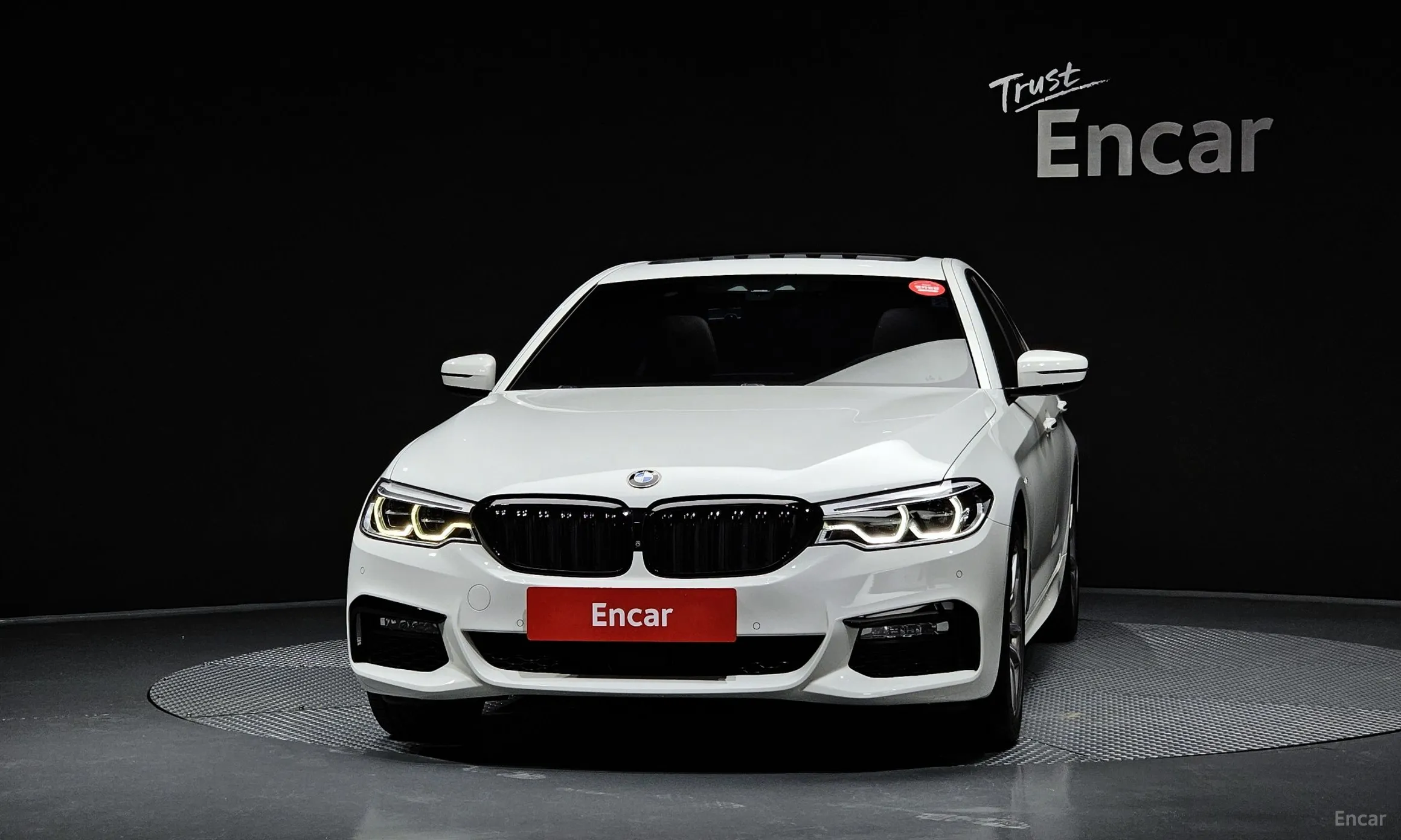BMW 5 Series (G30) превью 2
