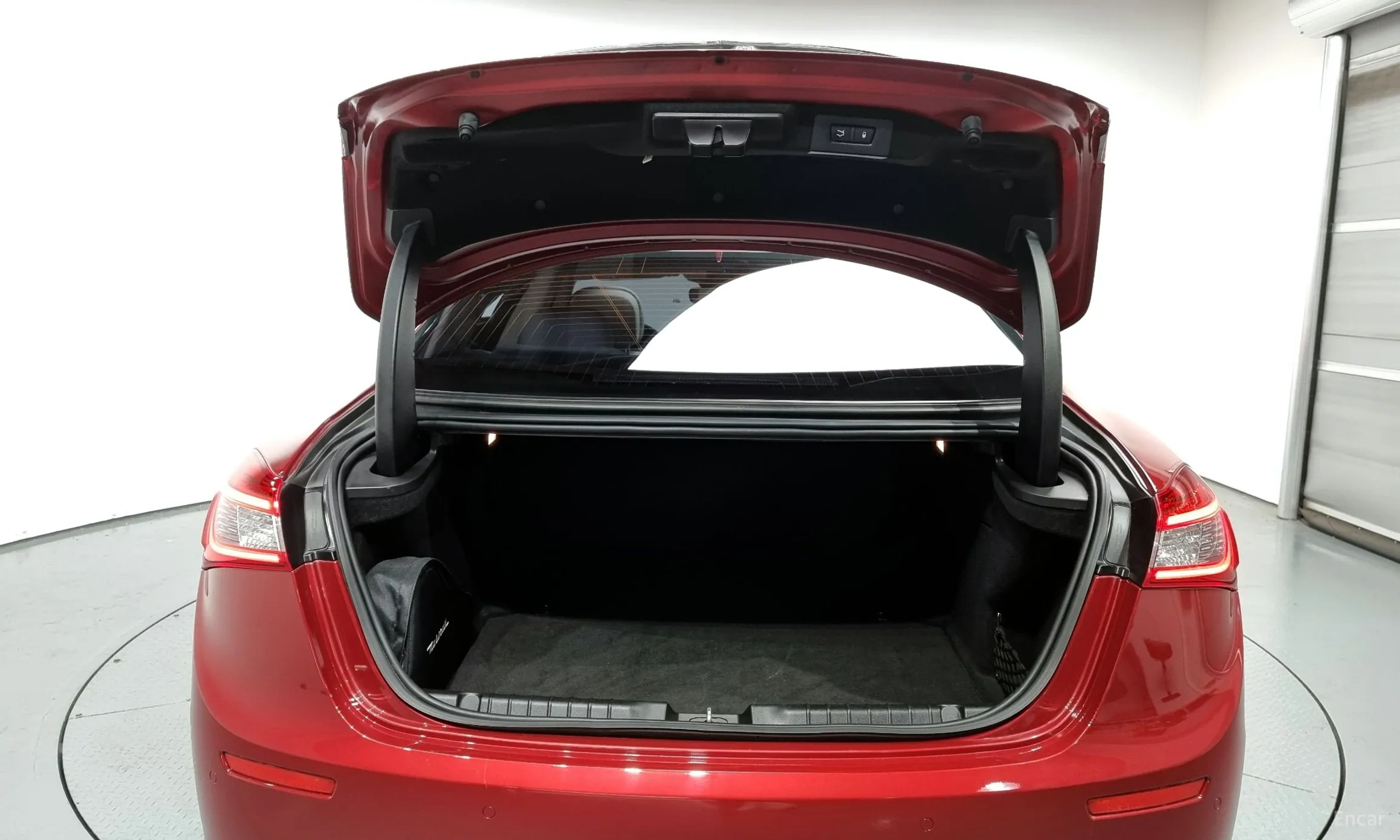 Maserati Ghibli превью 20