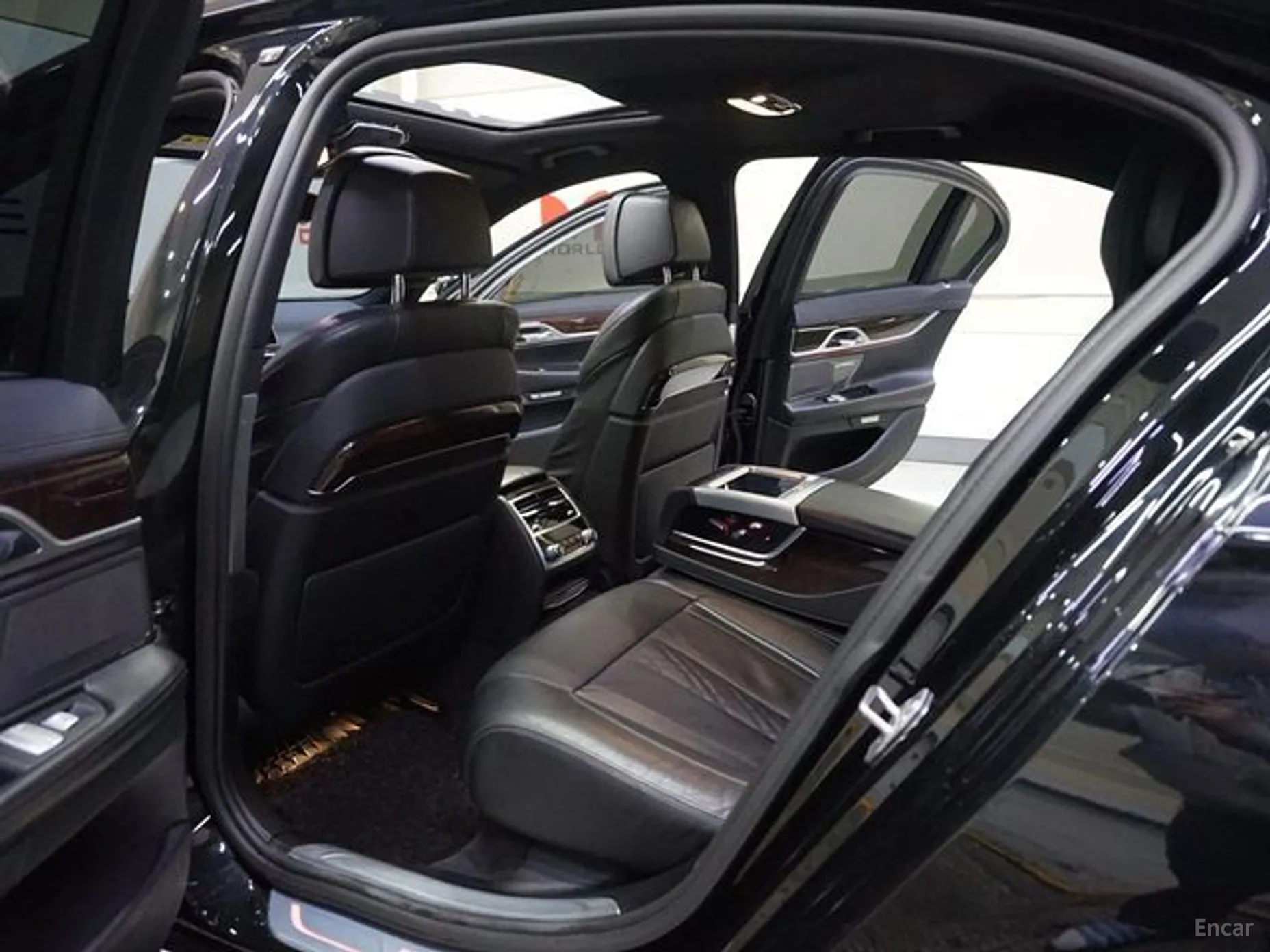BMW 7 Series (G11) превью 4