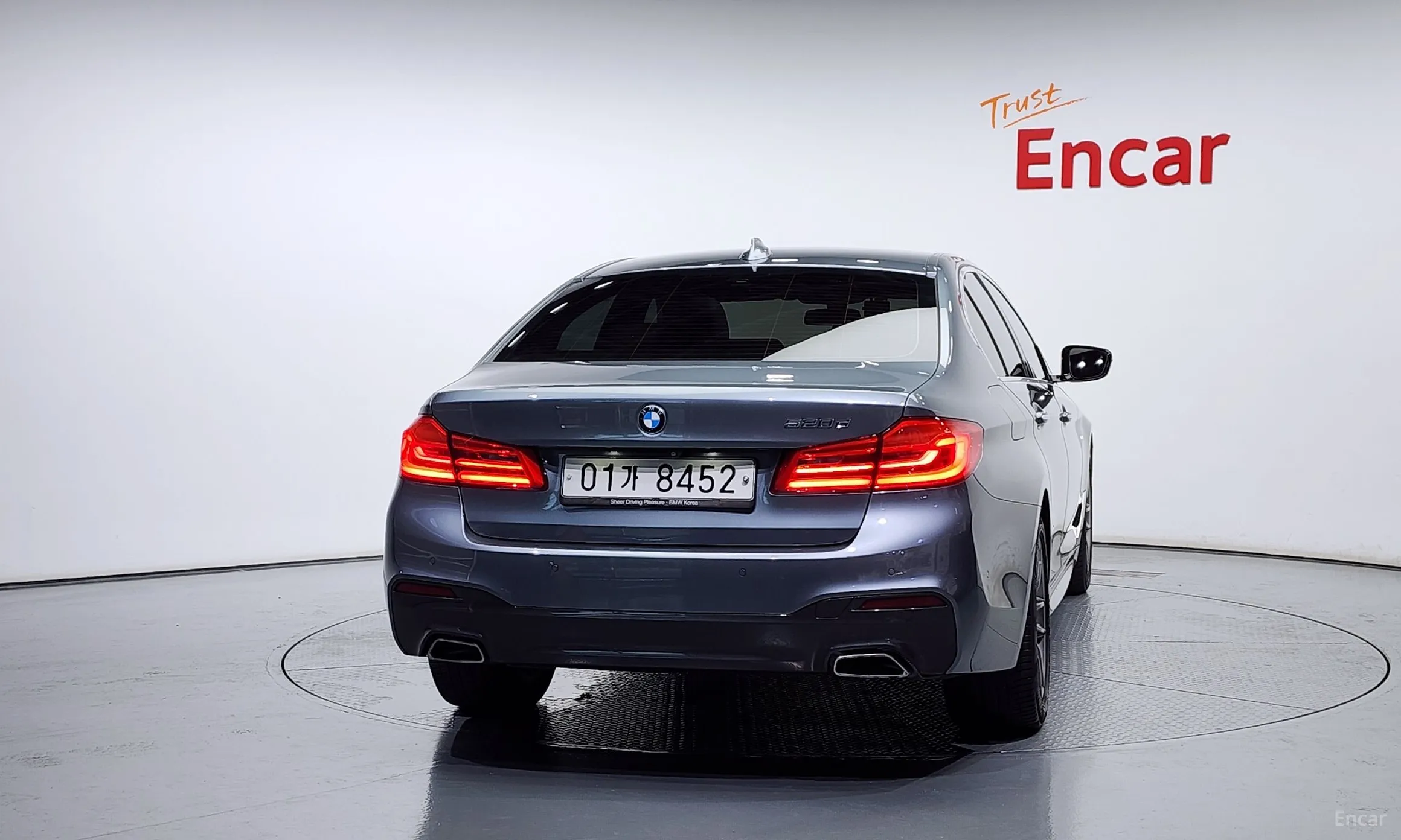 BMW 5 Series (G30) превью 3