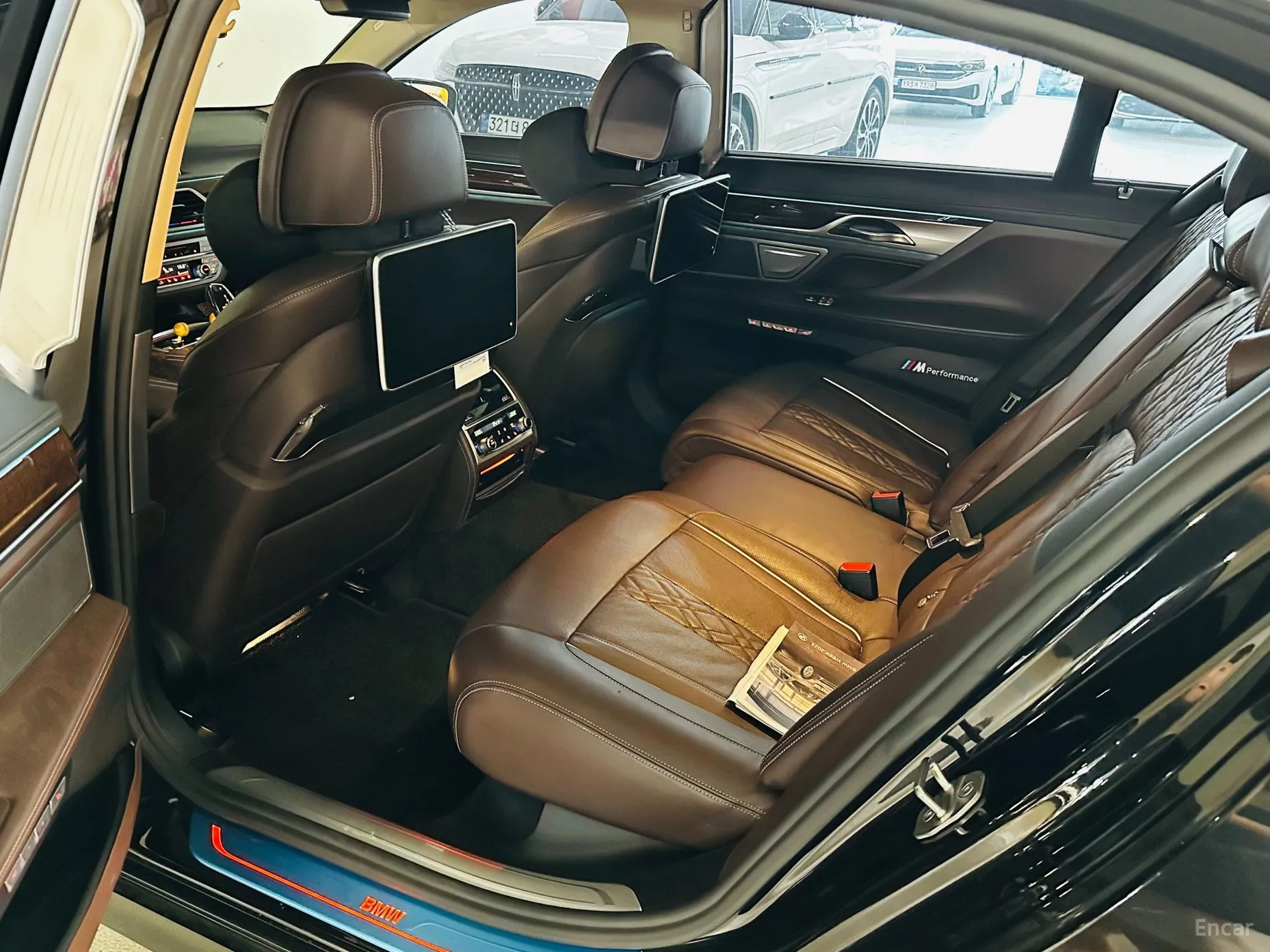 BMW 7 Series (G11) превью 4