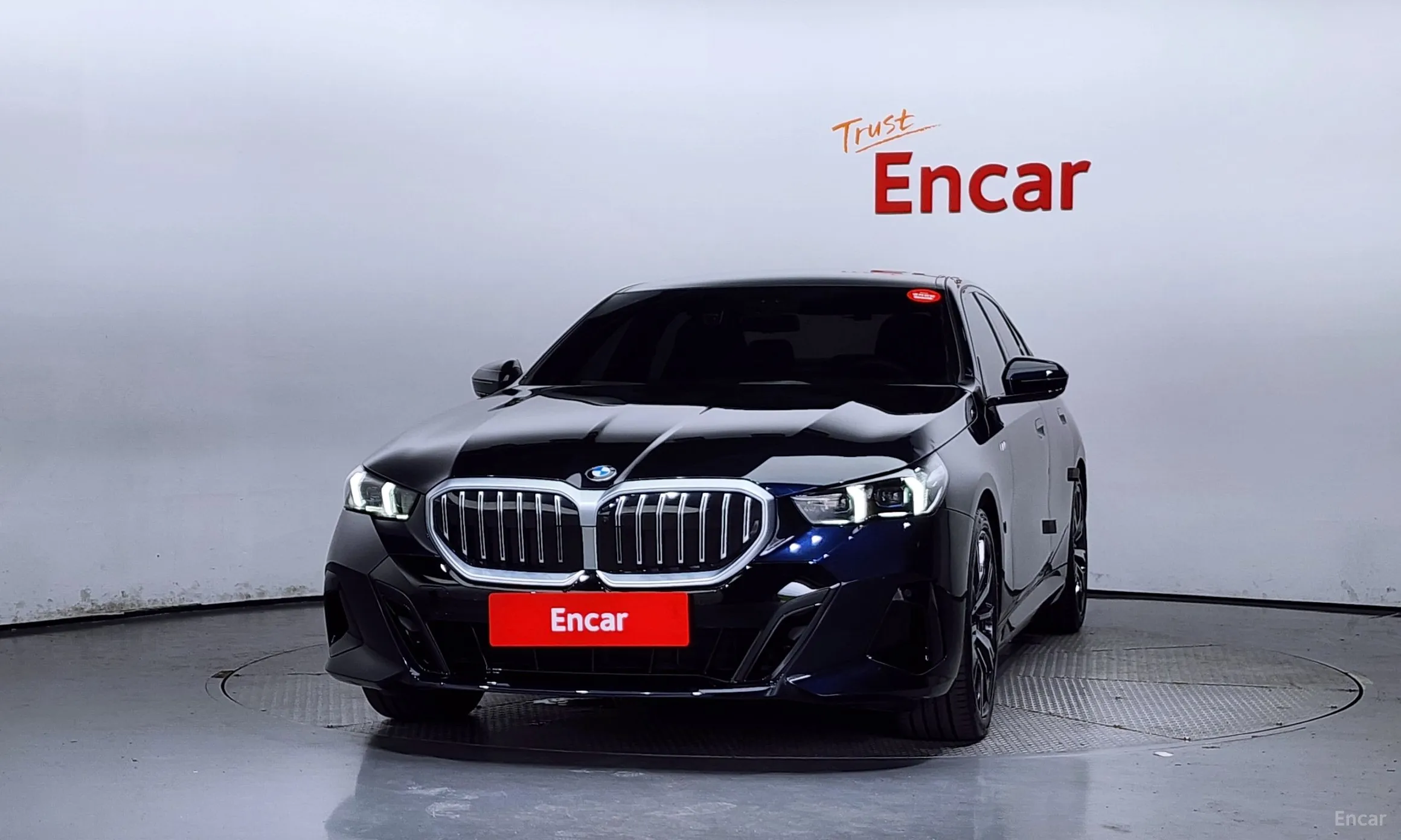 BMW 5 Series (G60) превью 2