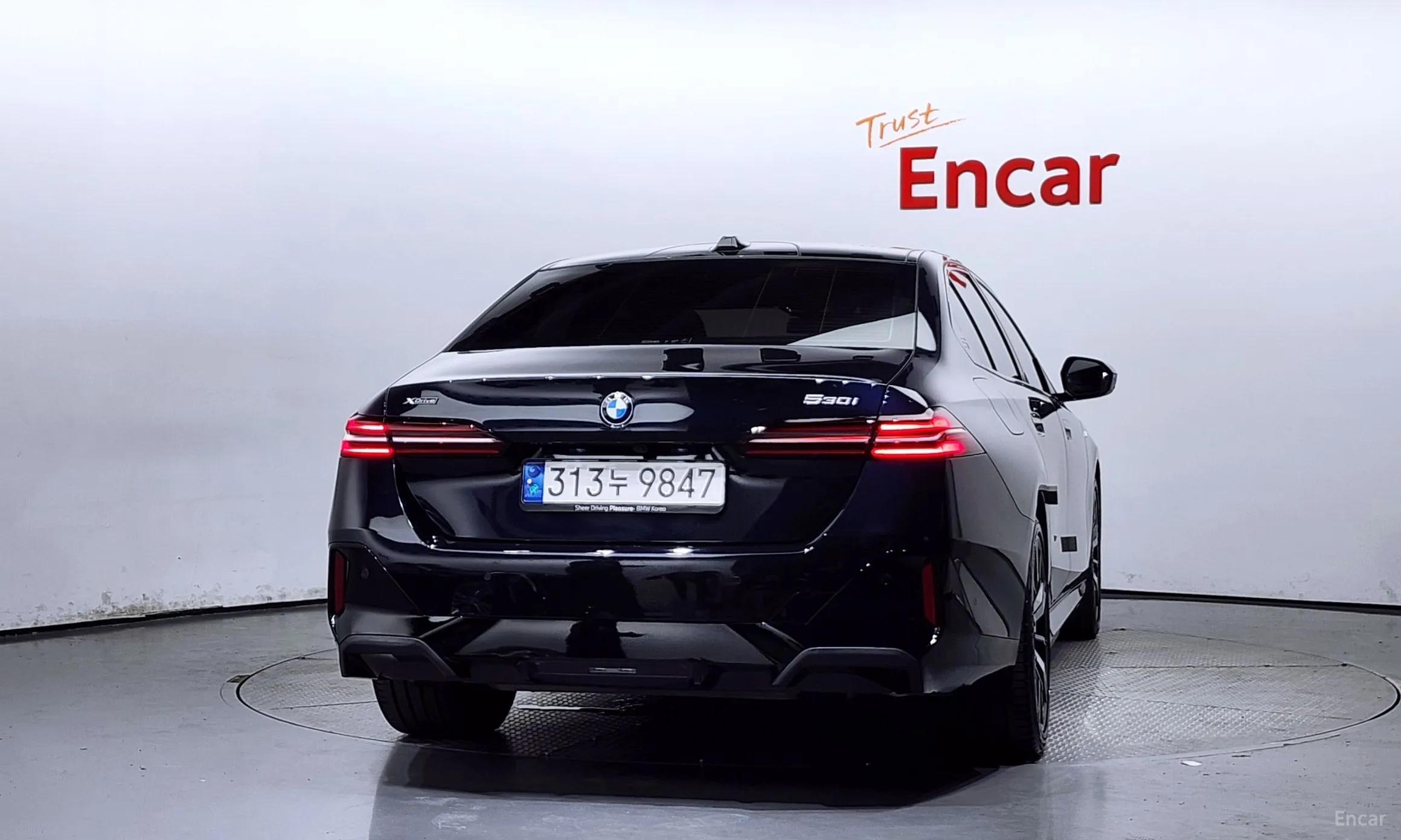 BMW 5 Series (G60) превью 3