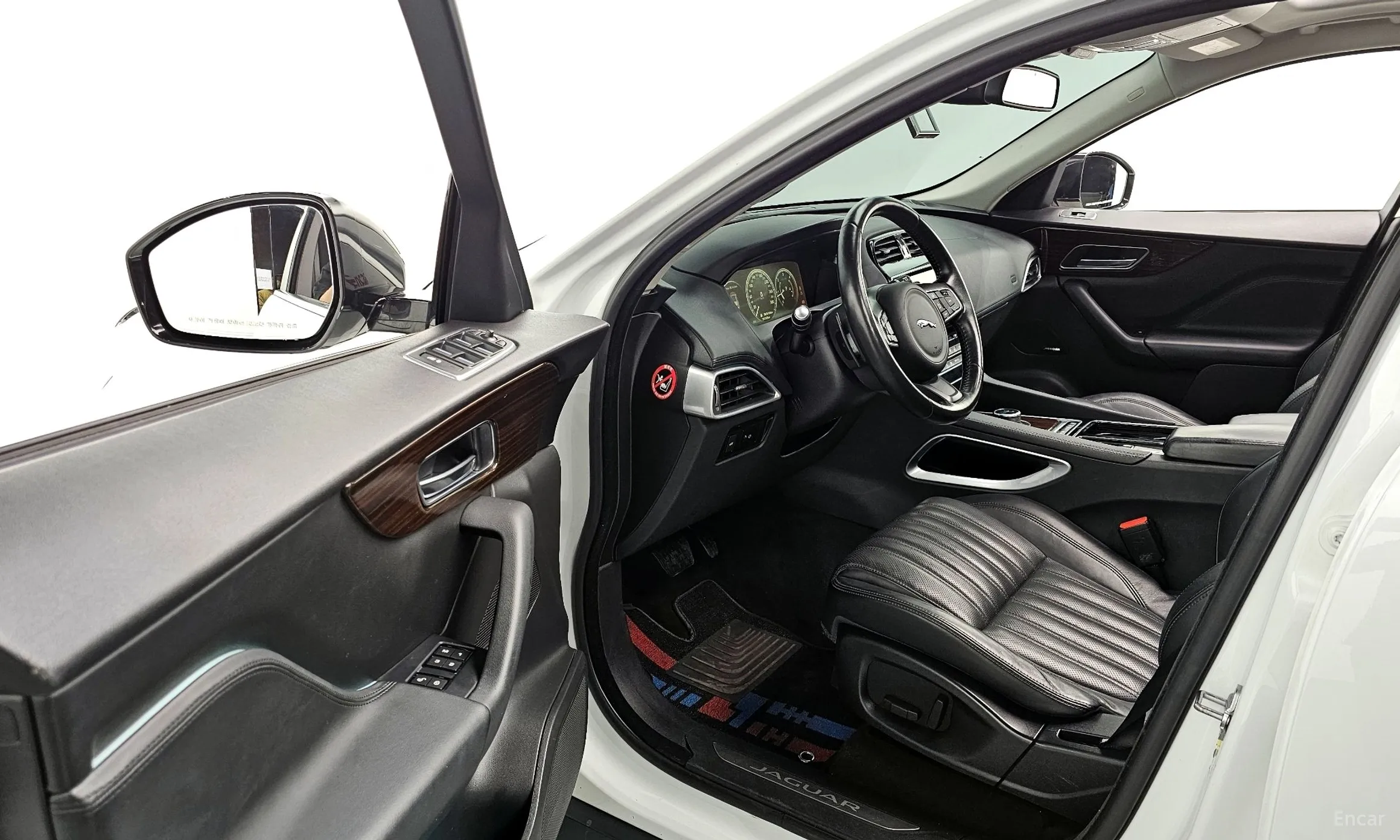 Jaguar F-PACE превью 11
