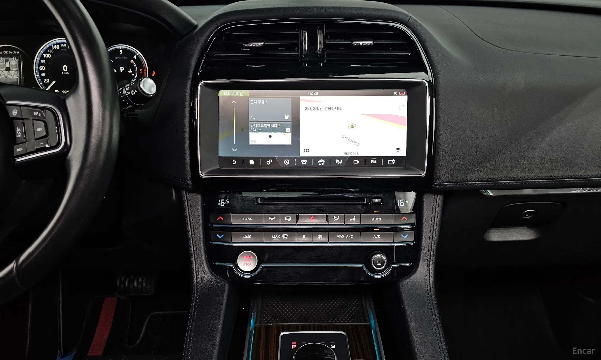 Jaguar F-PACE превью 15