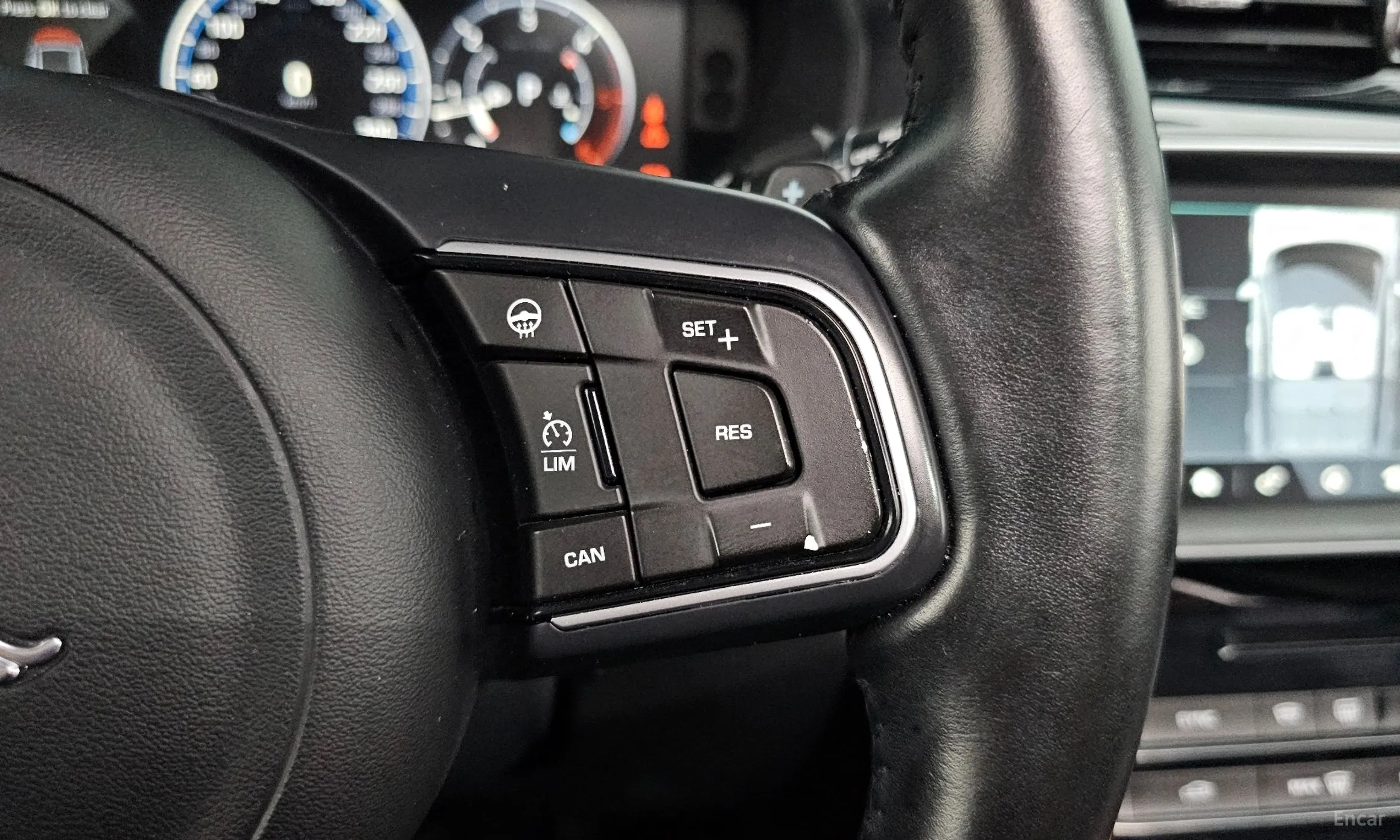Jaguar F-PACE превью 19