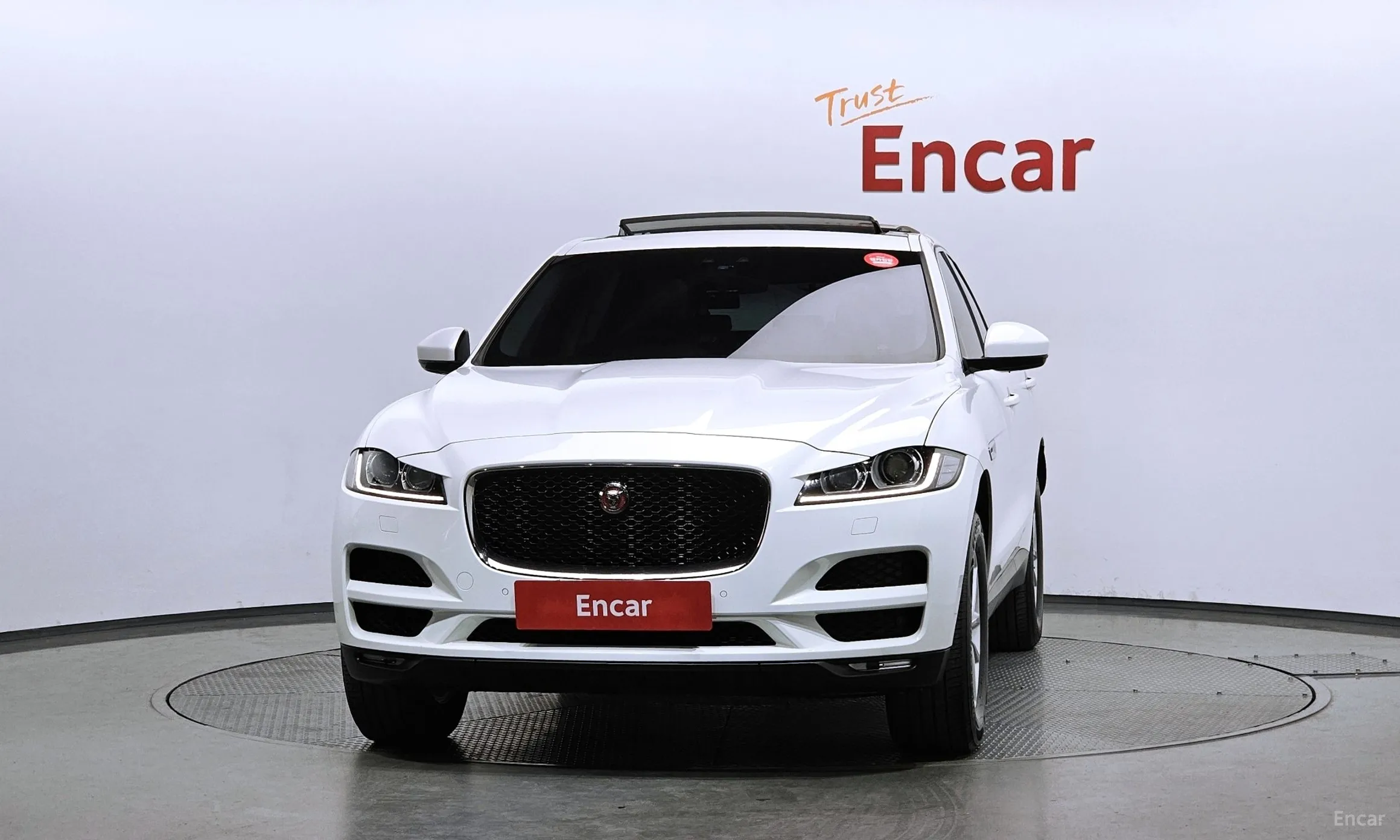 Jaguar F-PACE превью 3
