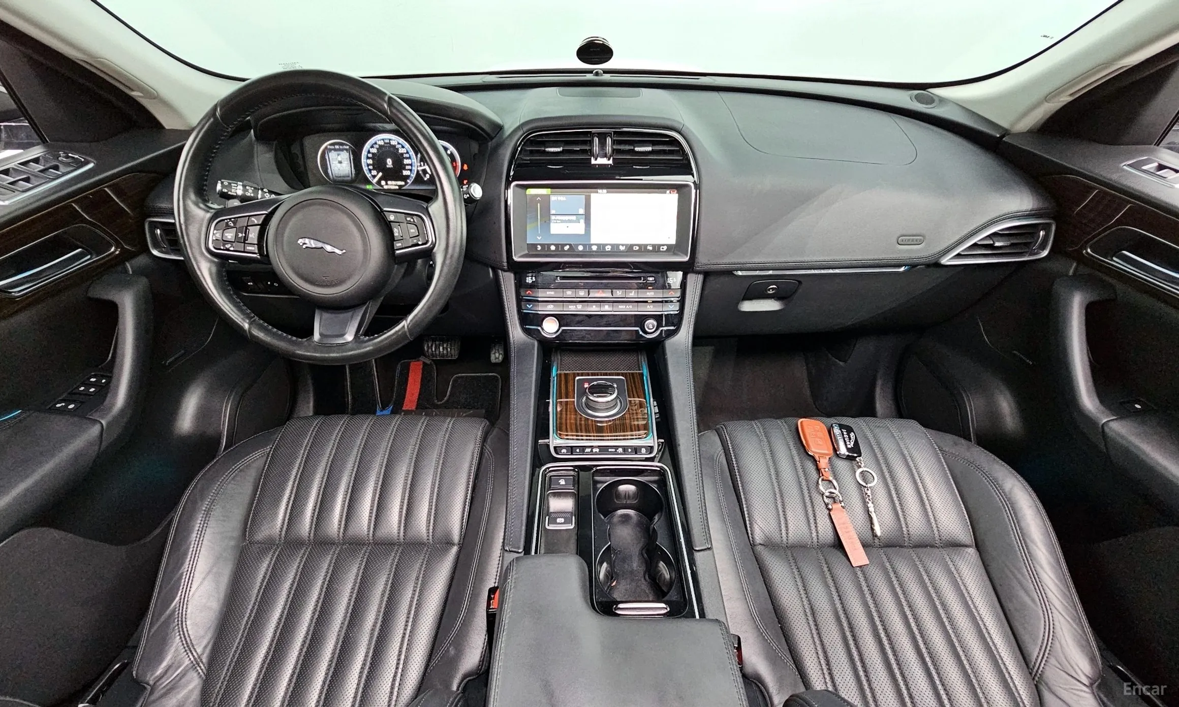 Jaguar F-PACE превью 7