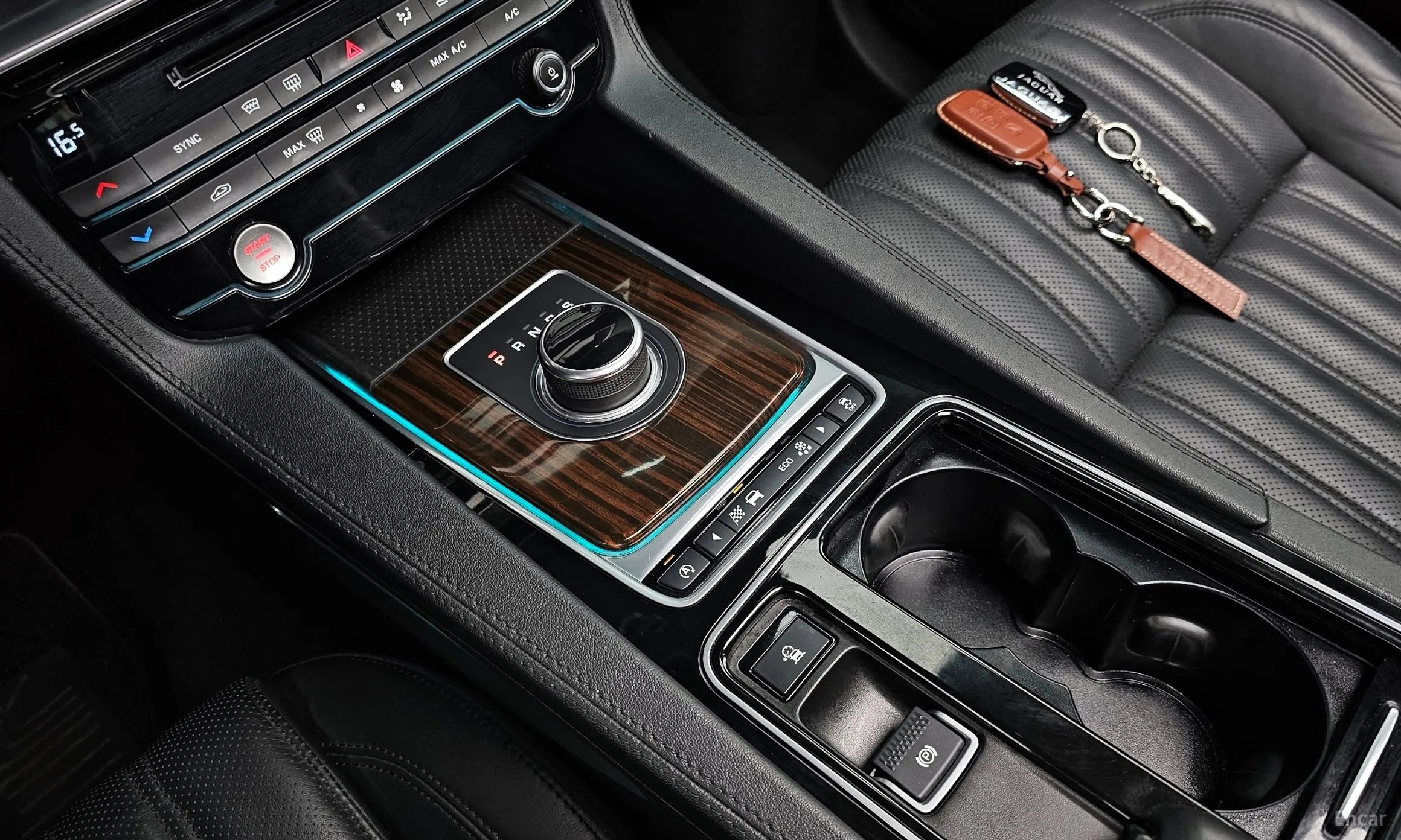 Jaguar F-PACE превью 9