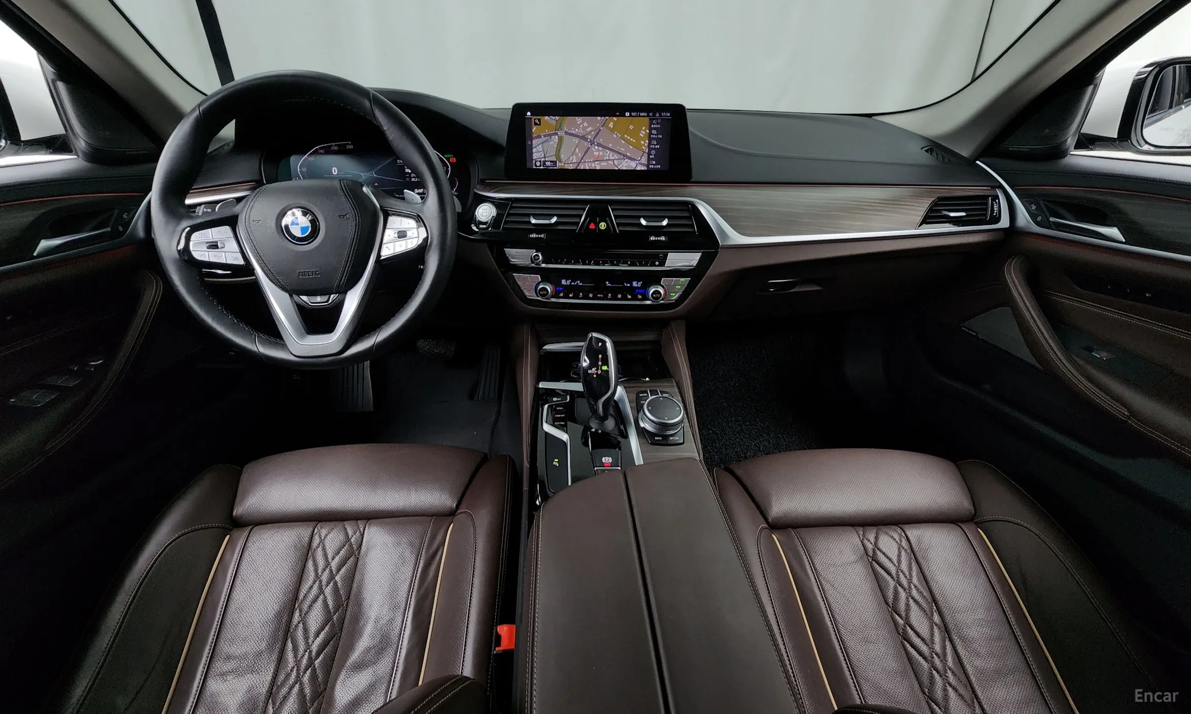 BMW 5 Series (G30) превью 4