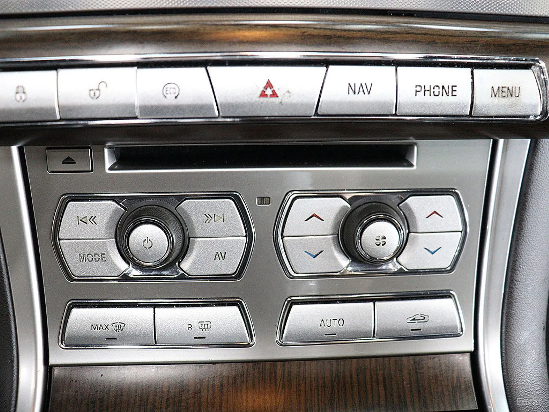 Jaguar New XF превью 14
