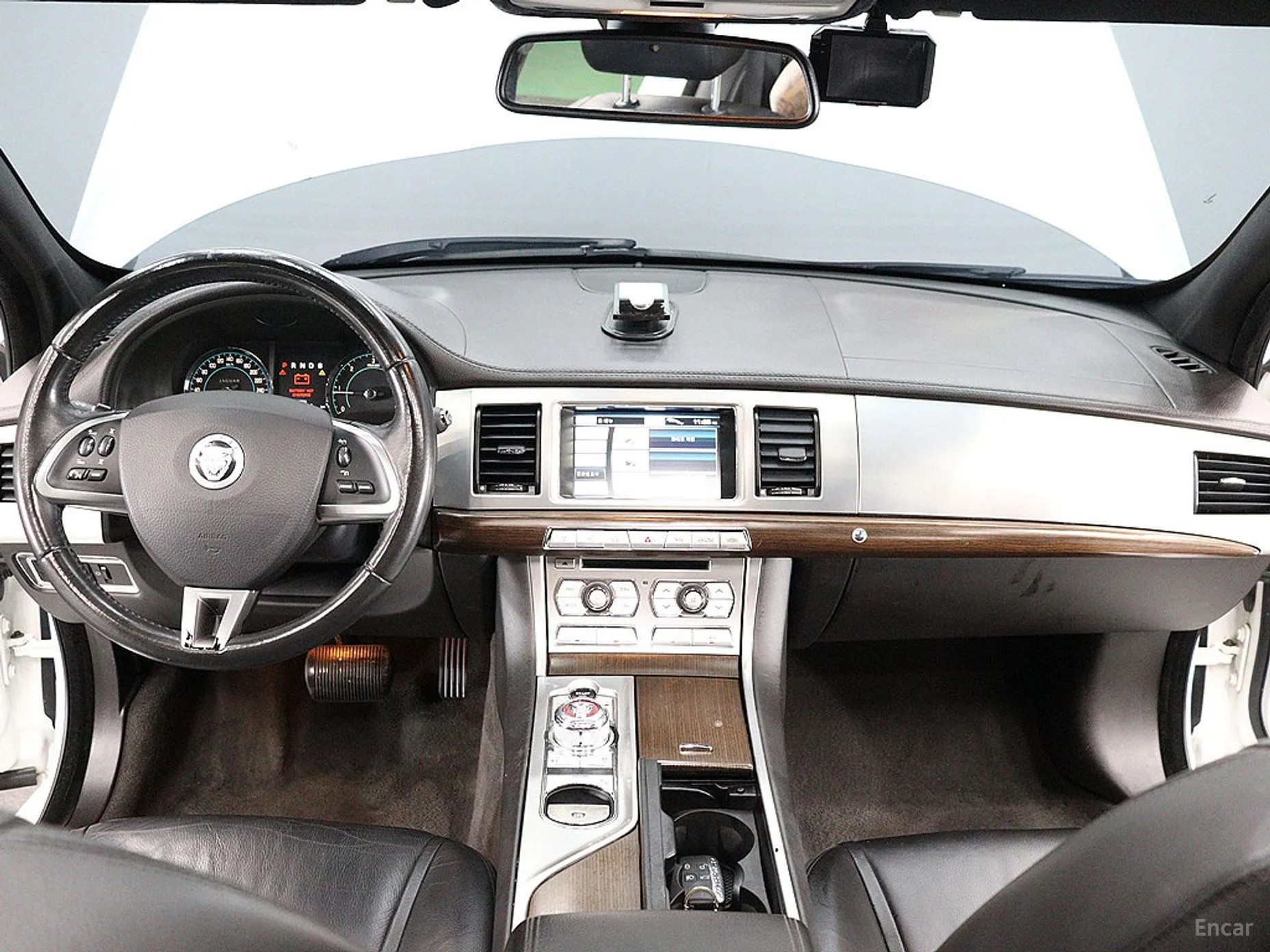 Jaguar New XF превью 15