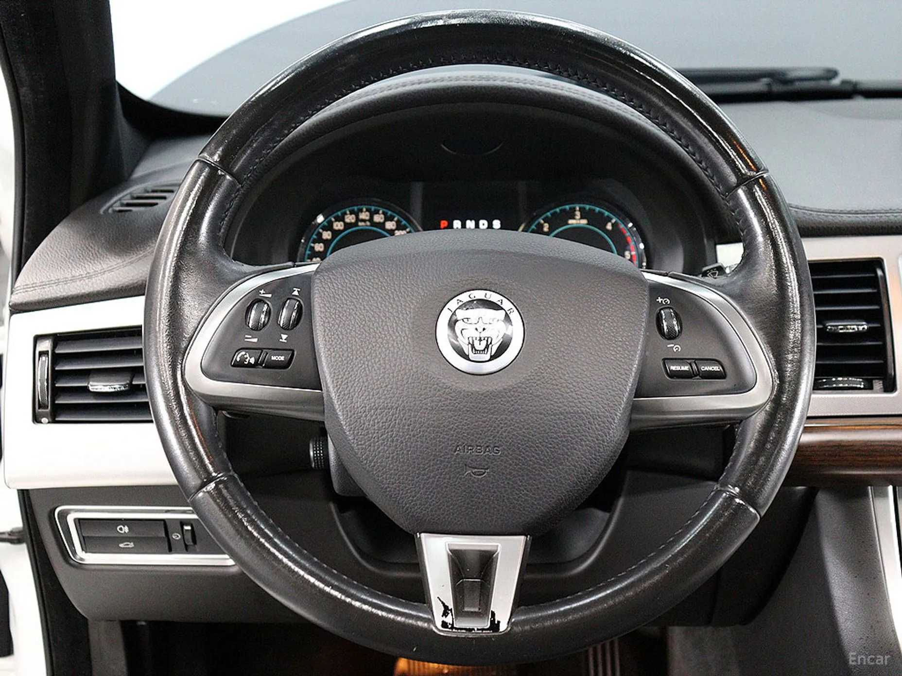 Jaguar New XF превью 16