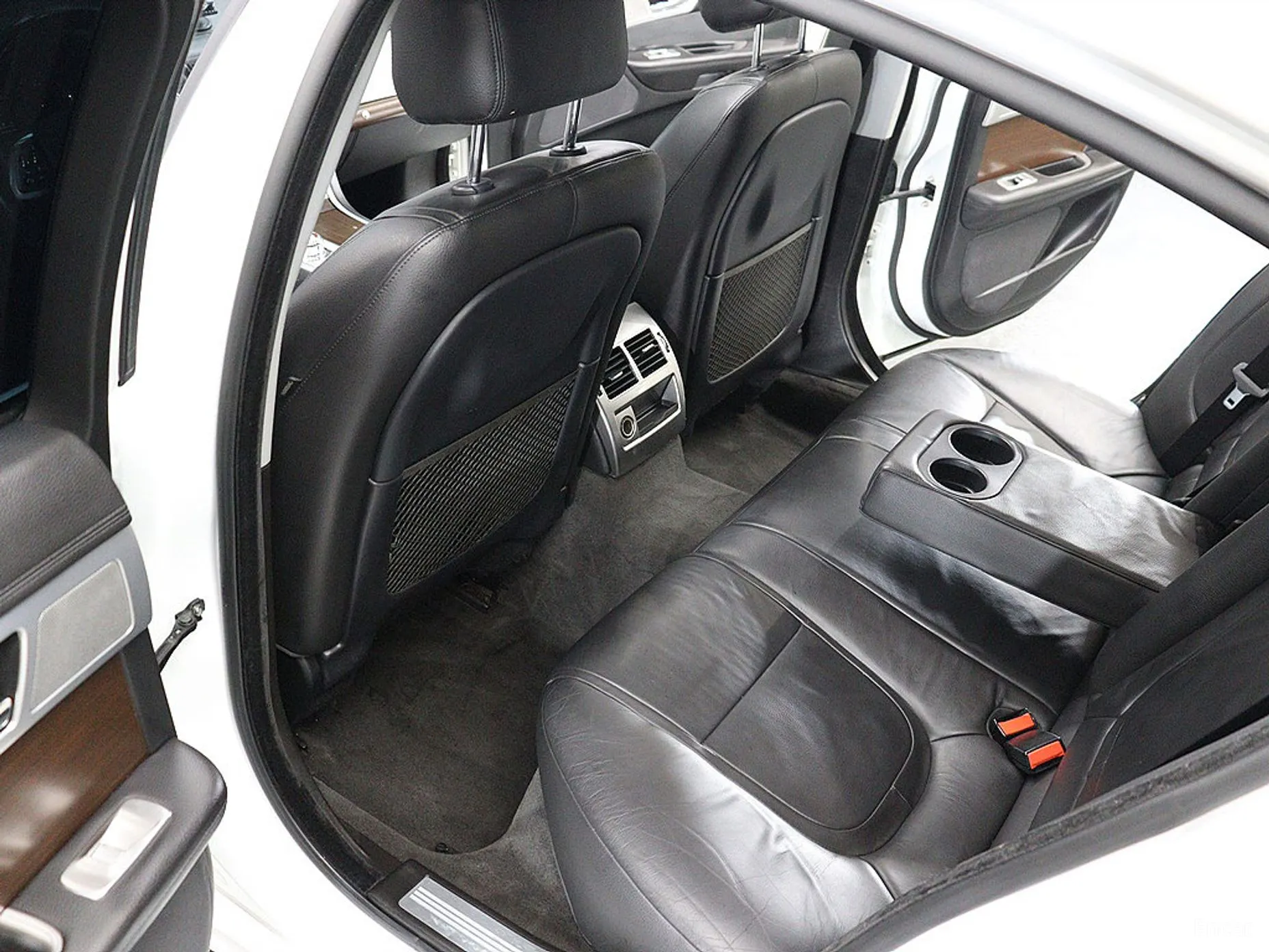 Jaguar New XF превью 17