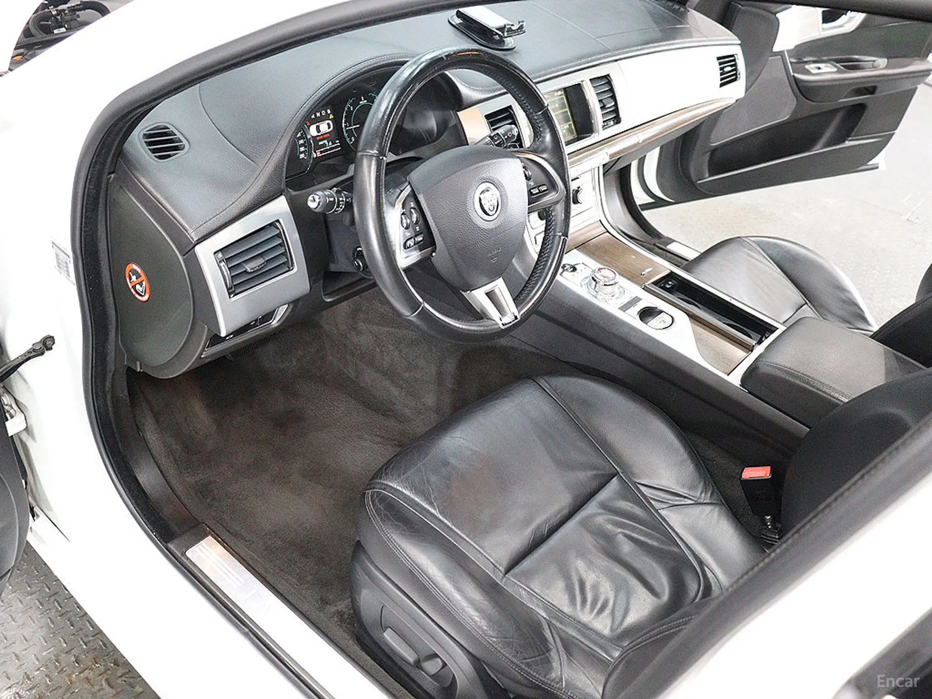 Jaguar New XF превью 18
