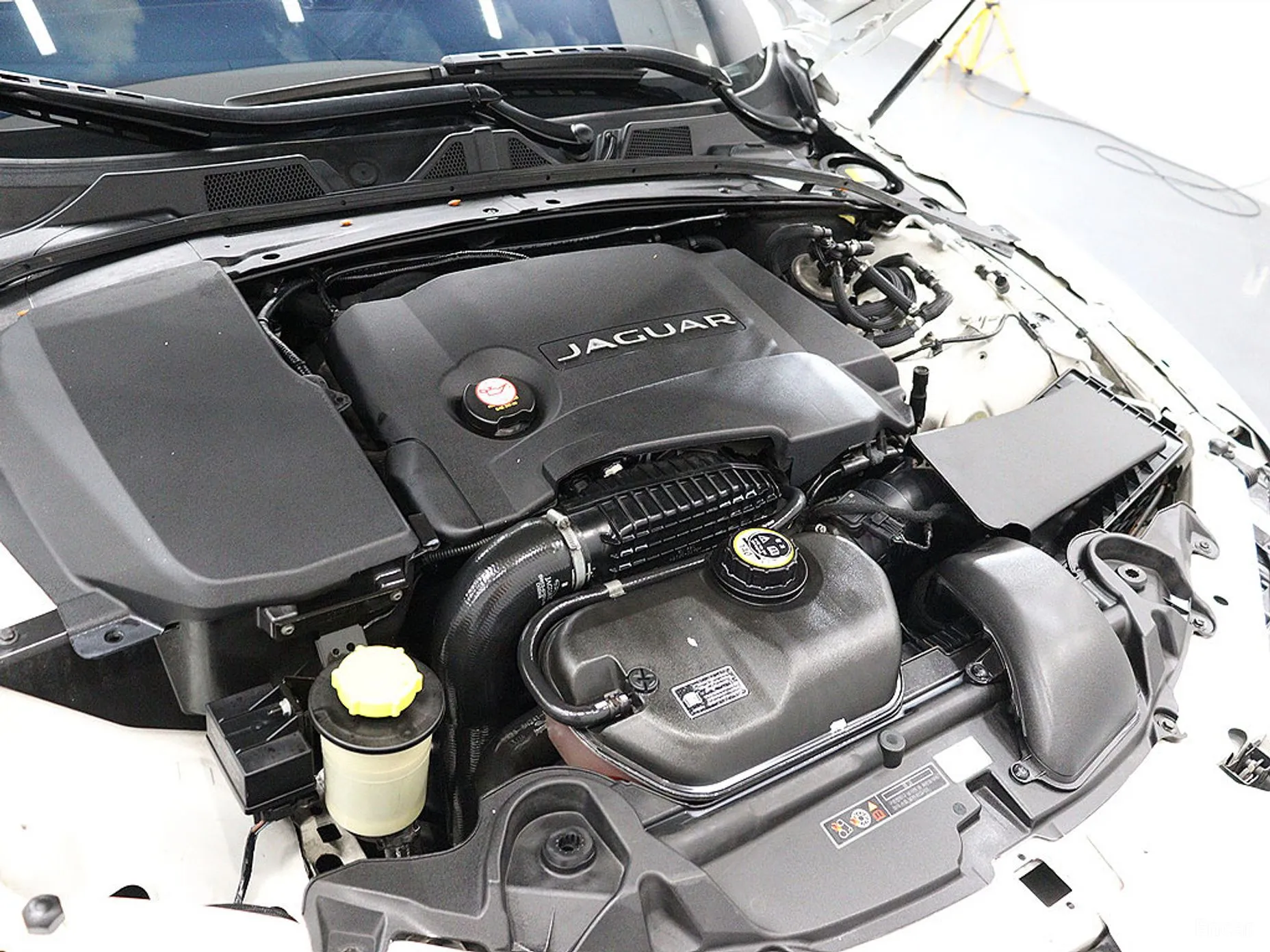 Jaguar New XF превью 20