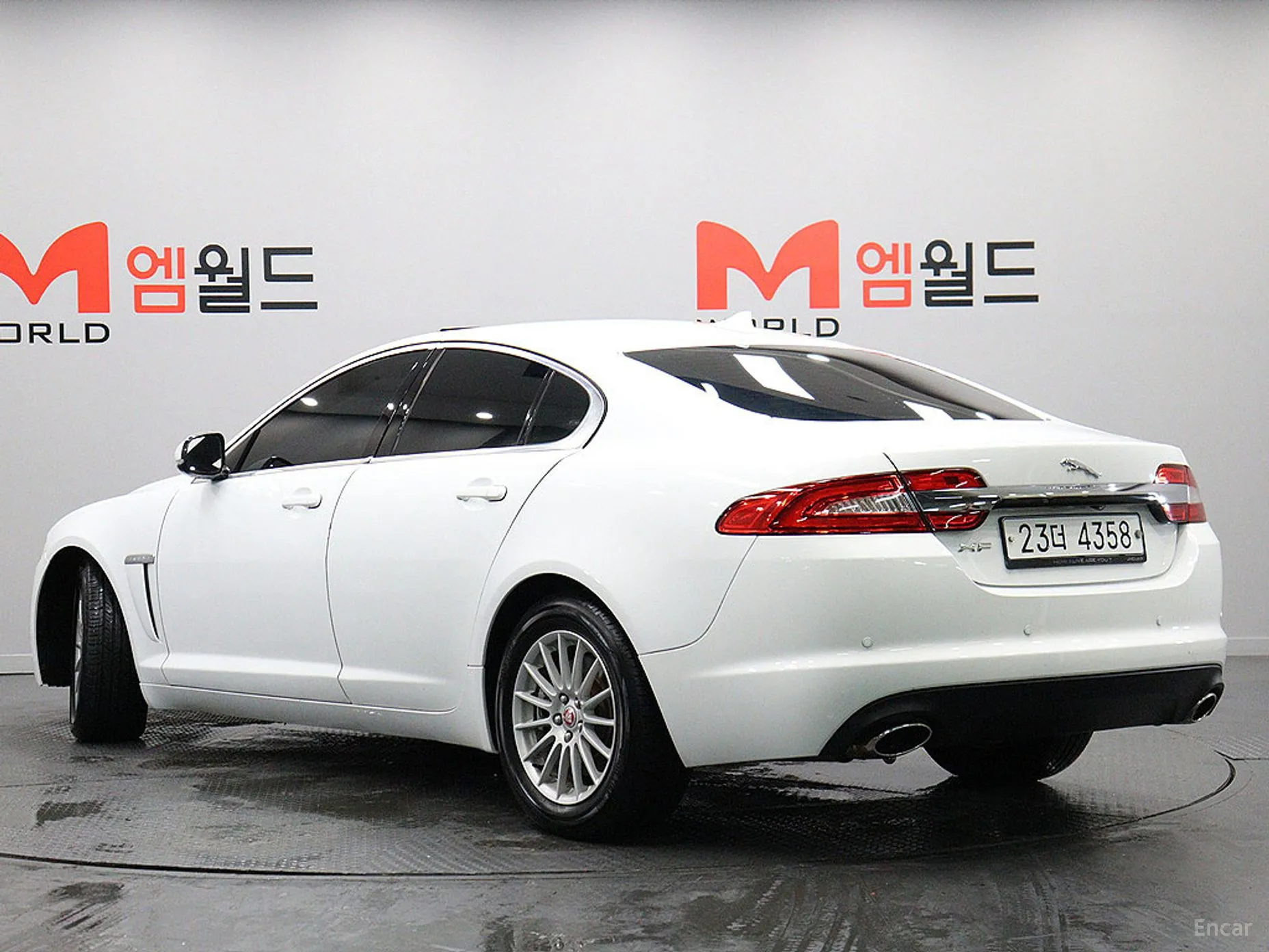 Jaguar New XF превью 4