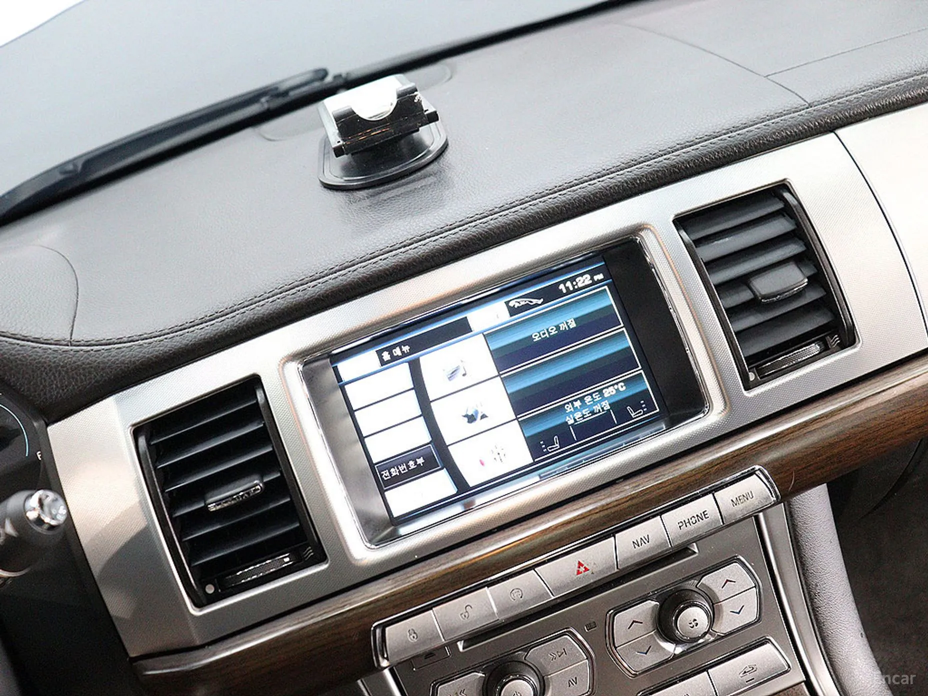 Jaguar New XF превью 9