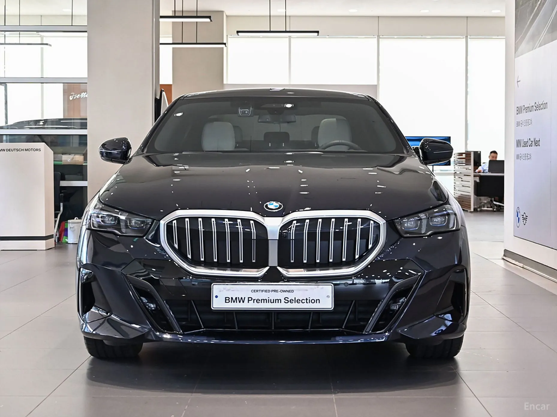 BMW 5 Series (G60) превью 2