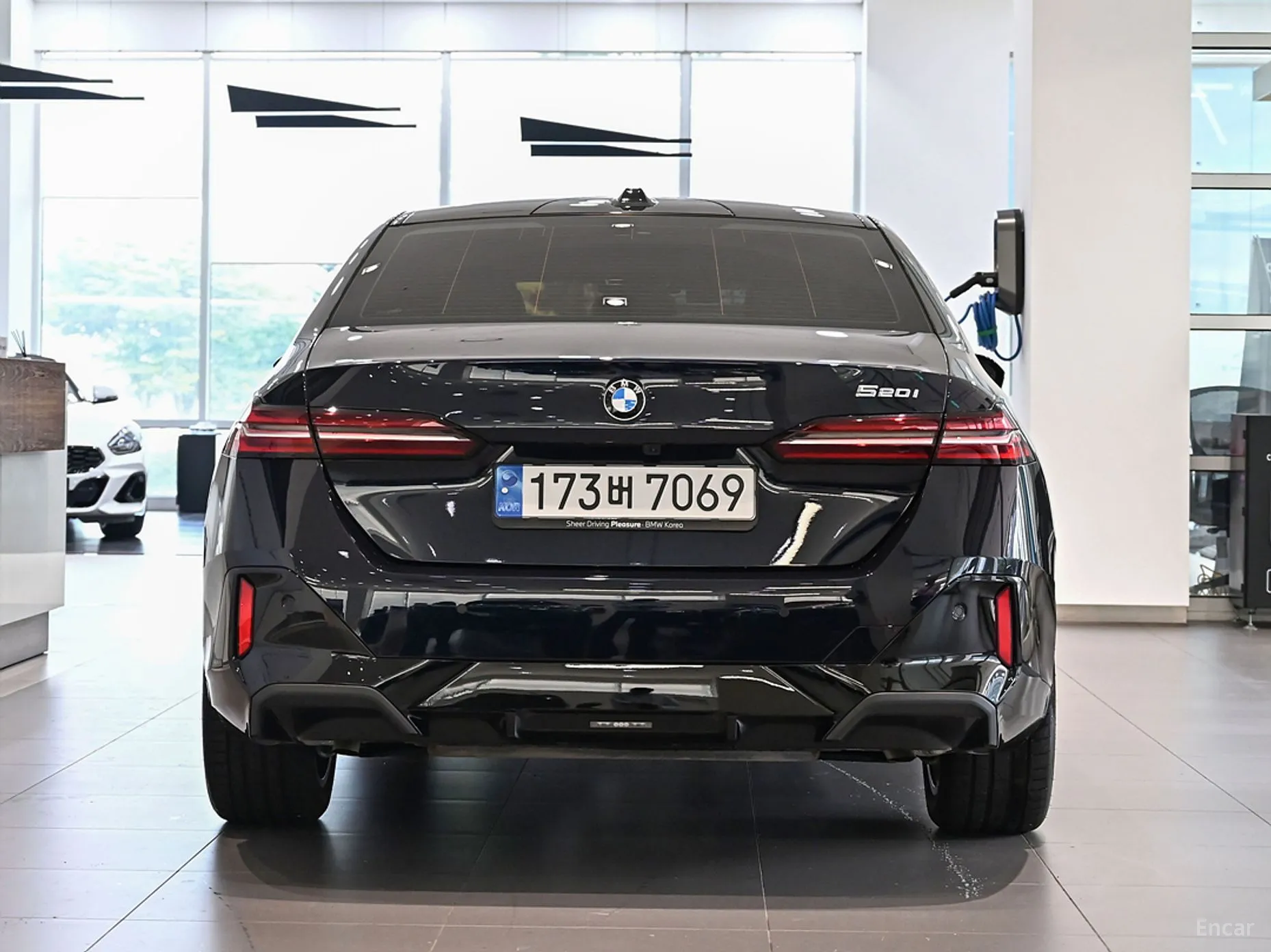 BMW 5 Series (G60) превью 3