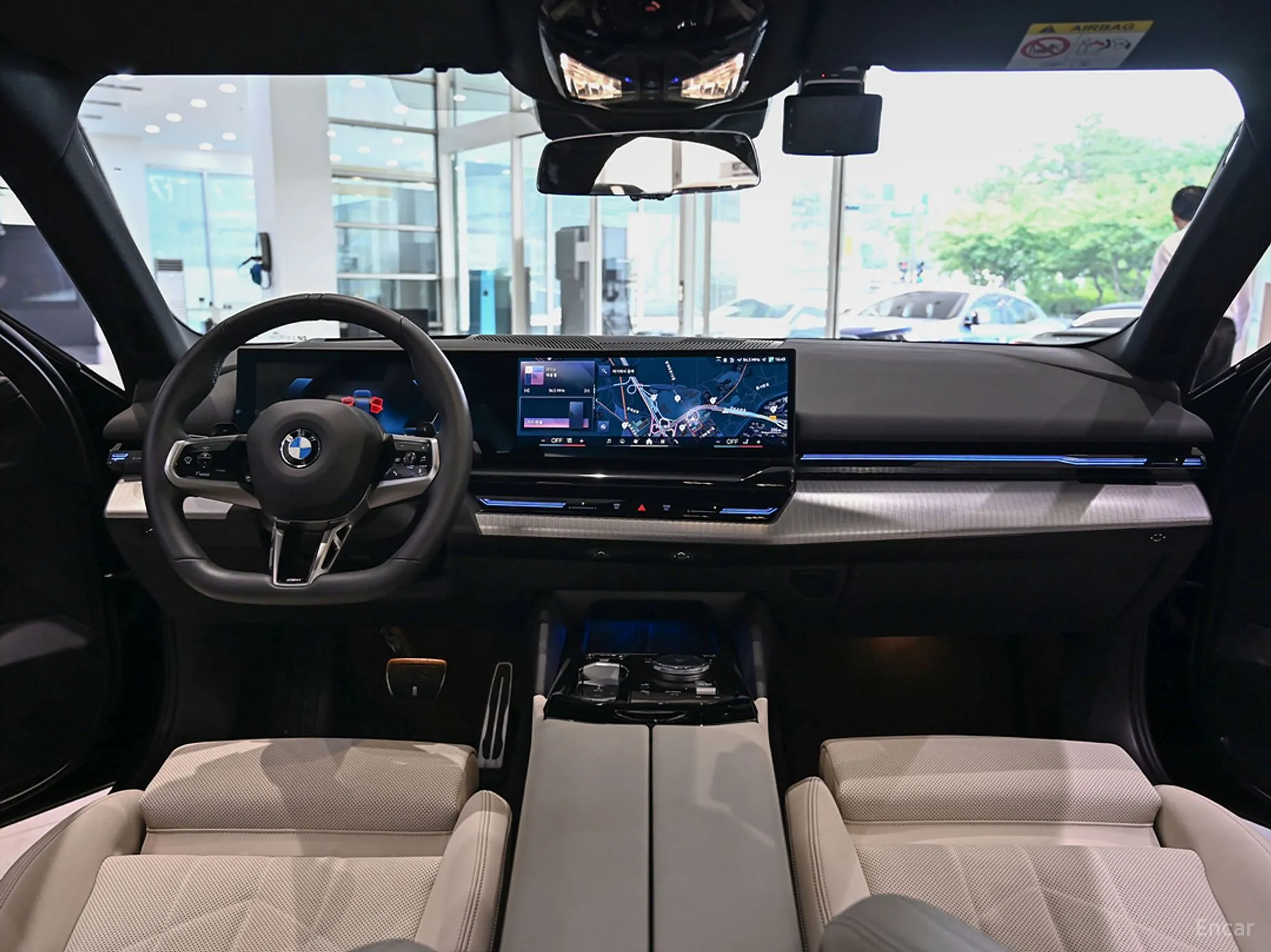 BMW 5 Series (G60) превью 4