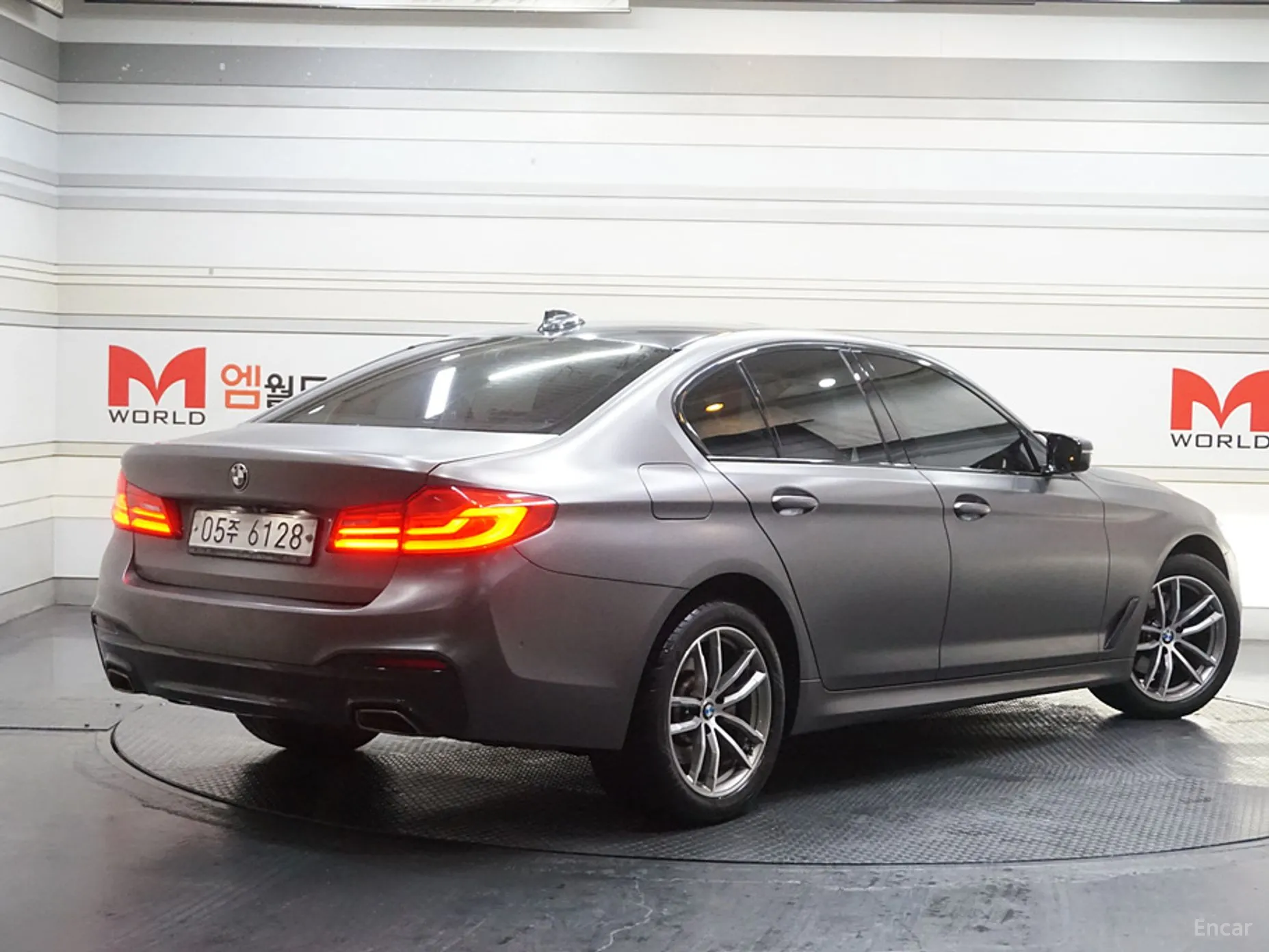 BMW 5 Series (G30) превью 3