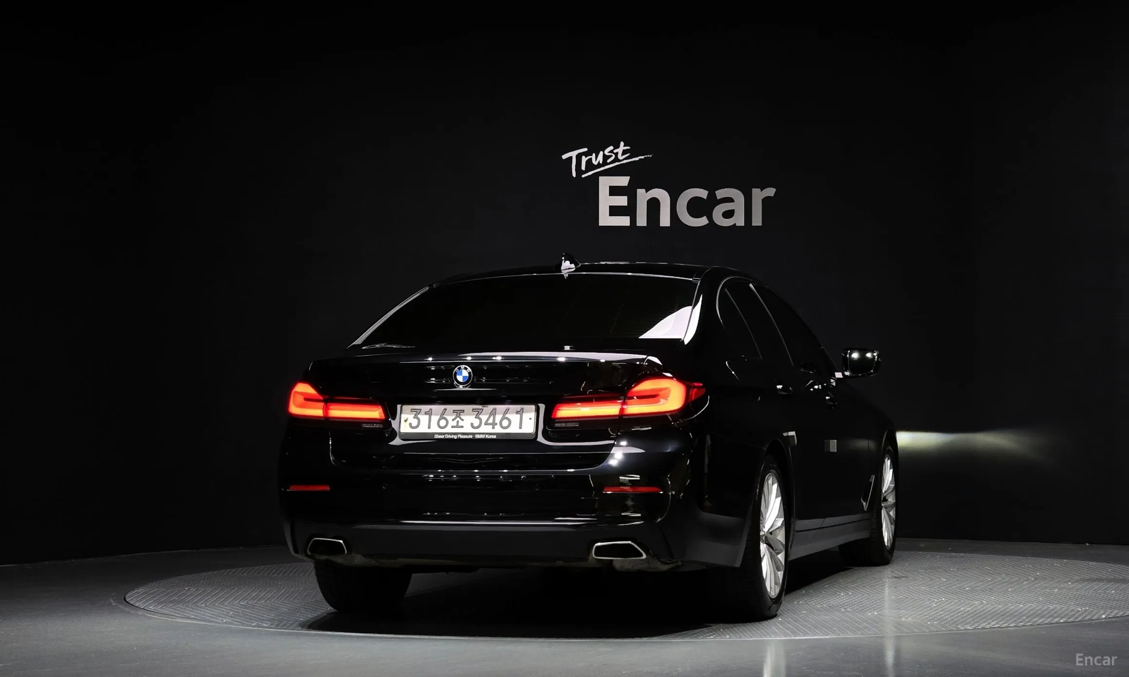 BMW 5 Series (G30) превью 2