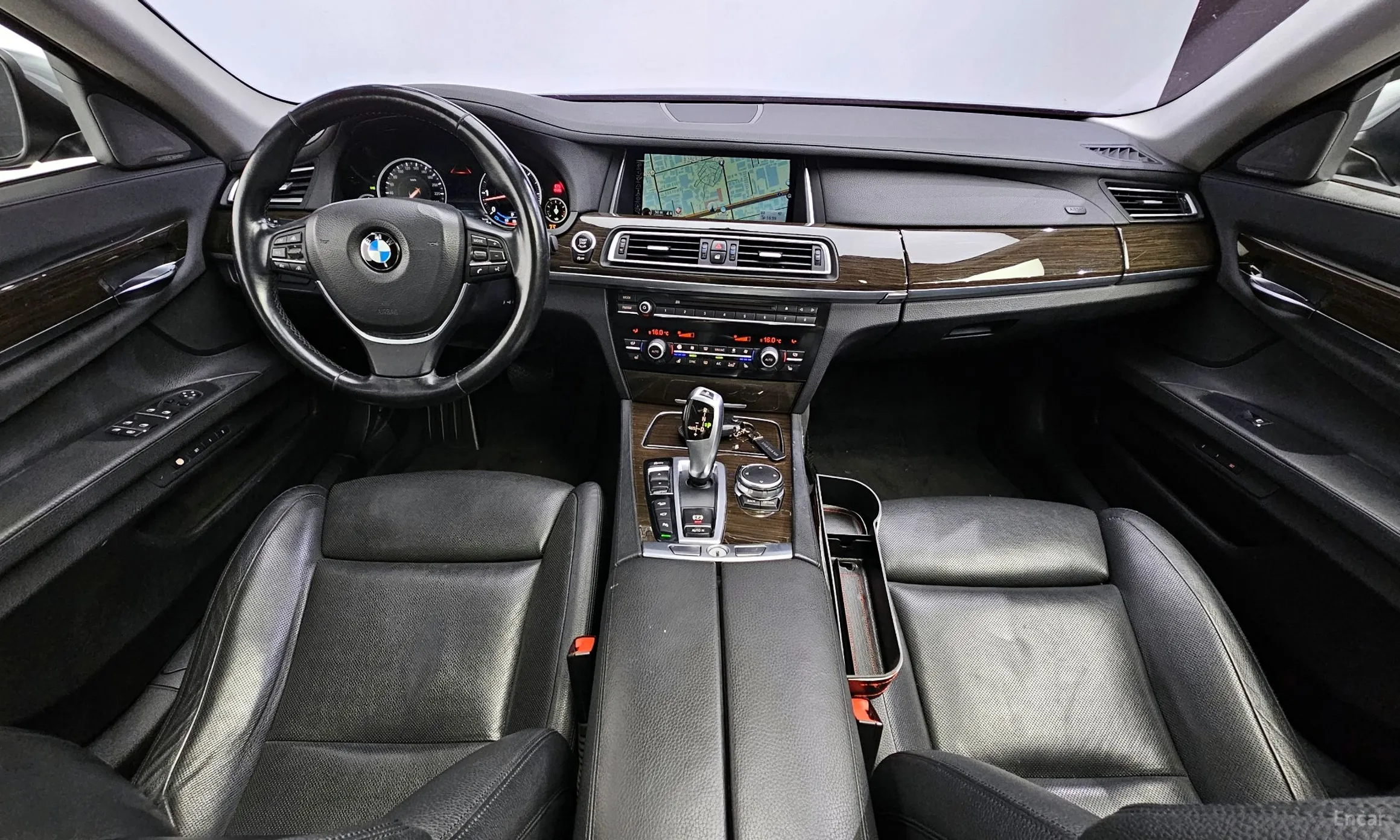 BMW 7 Series (F01) превью 4