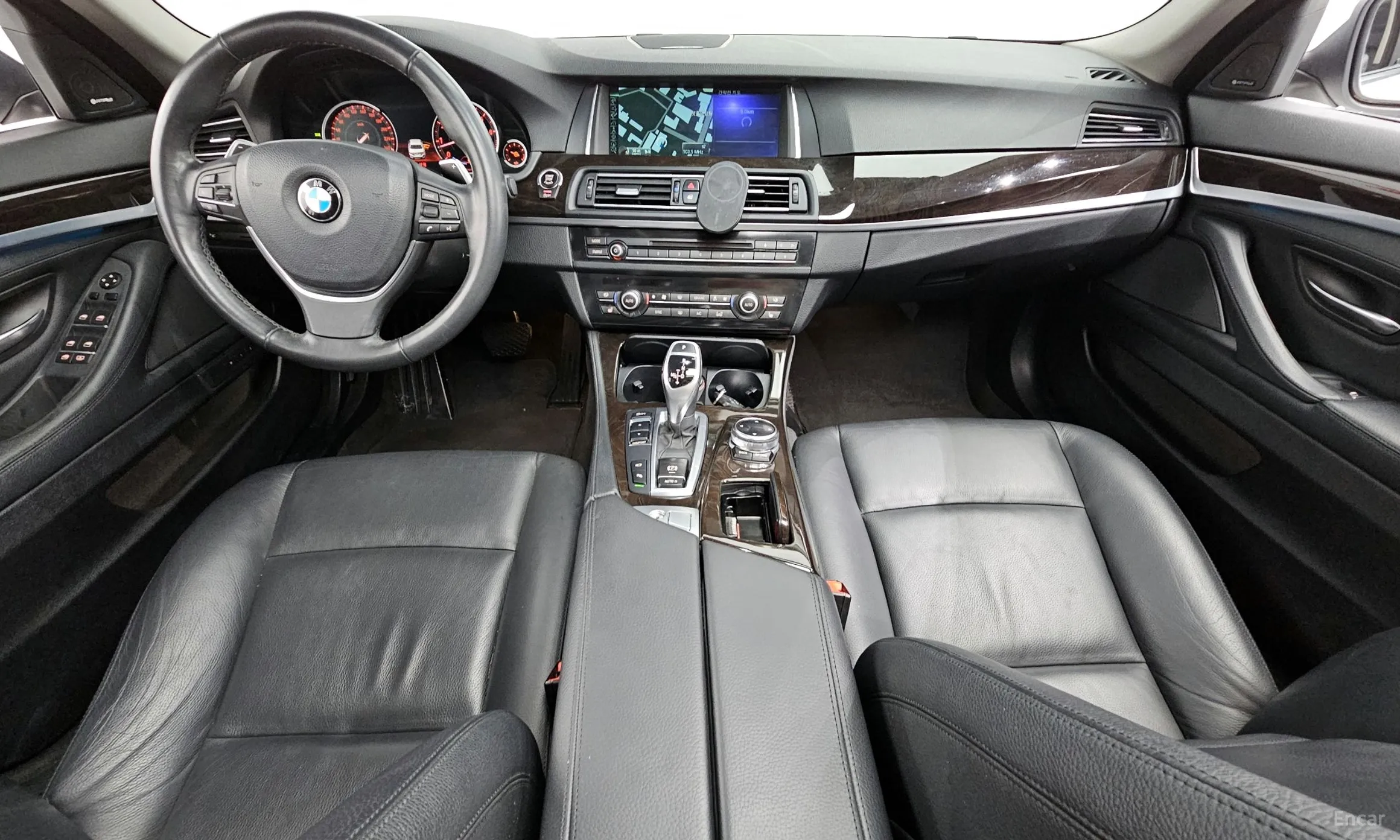 BMW 5 Series (F10) превью 4