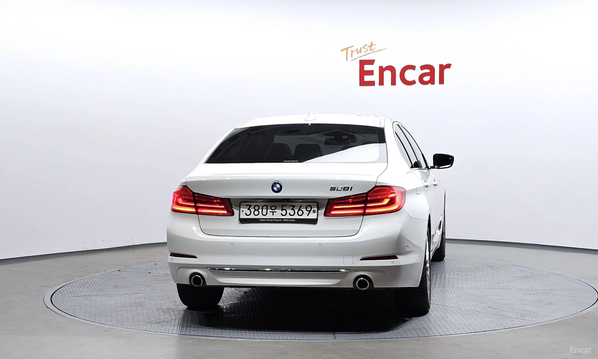 BMW 5 Series (G30) превью 3