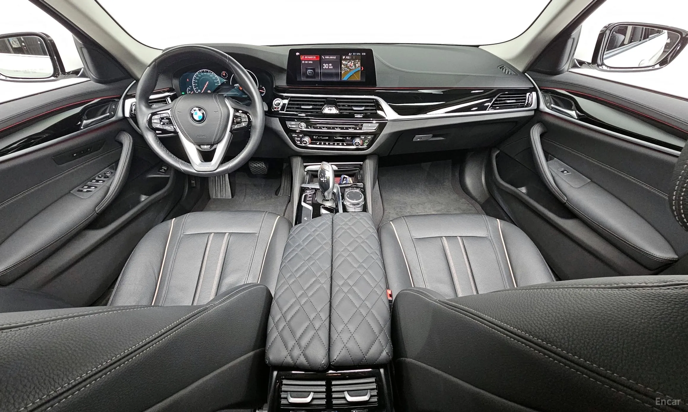 BMW 5 Series (G30) превью 4