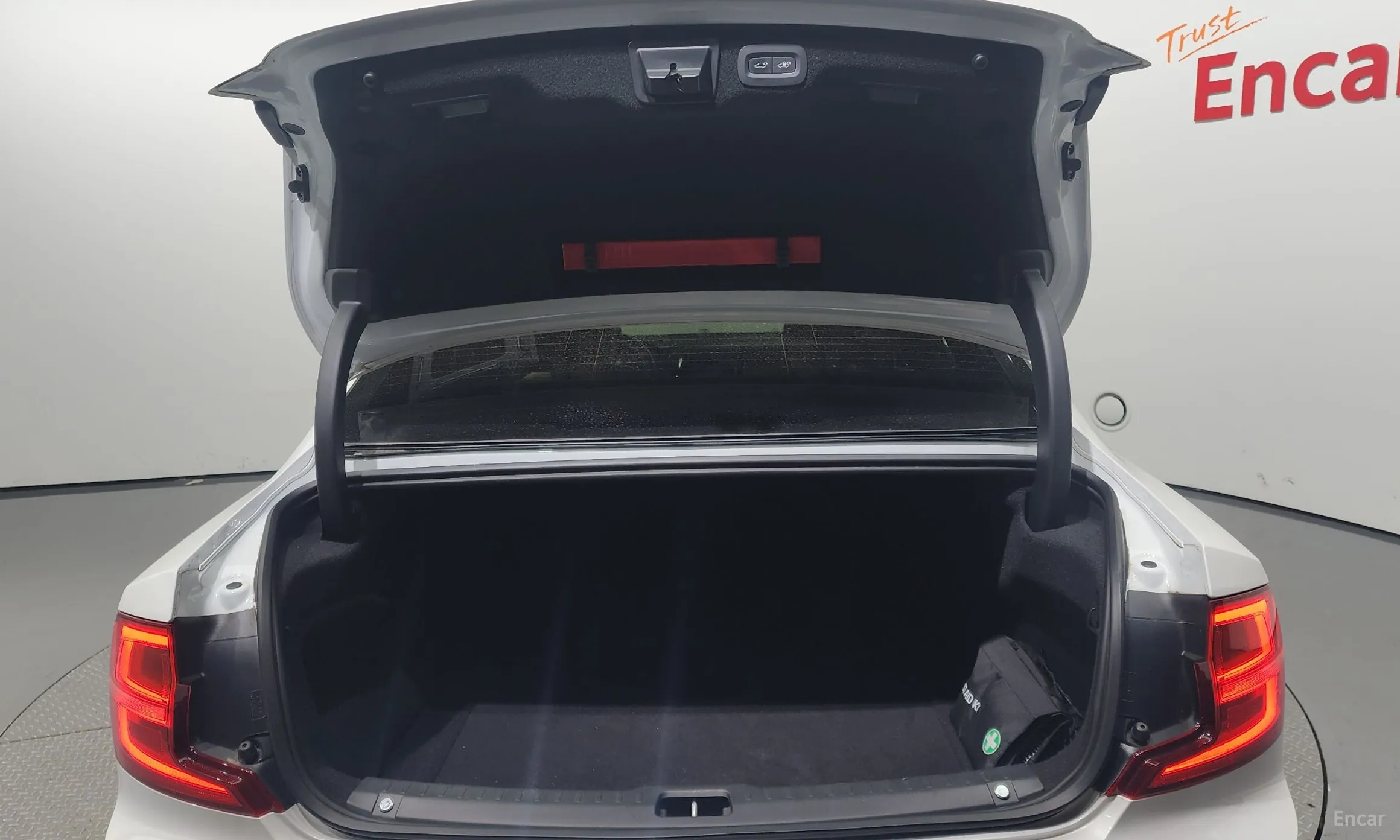Volvo S90 превью 20