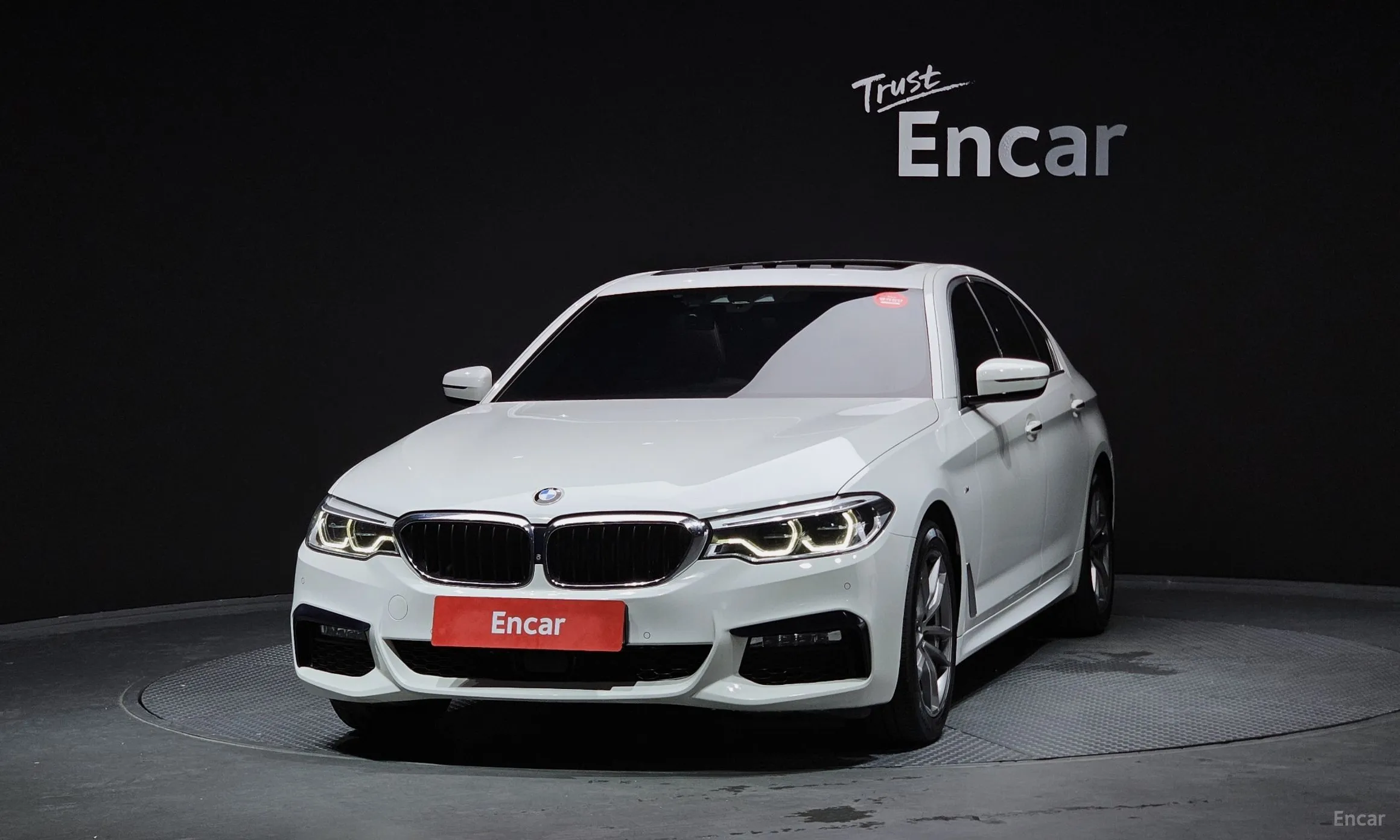 BMW 5 Series (G30) превью 2