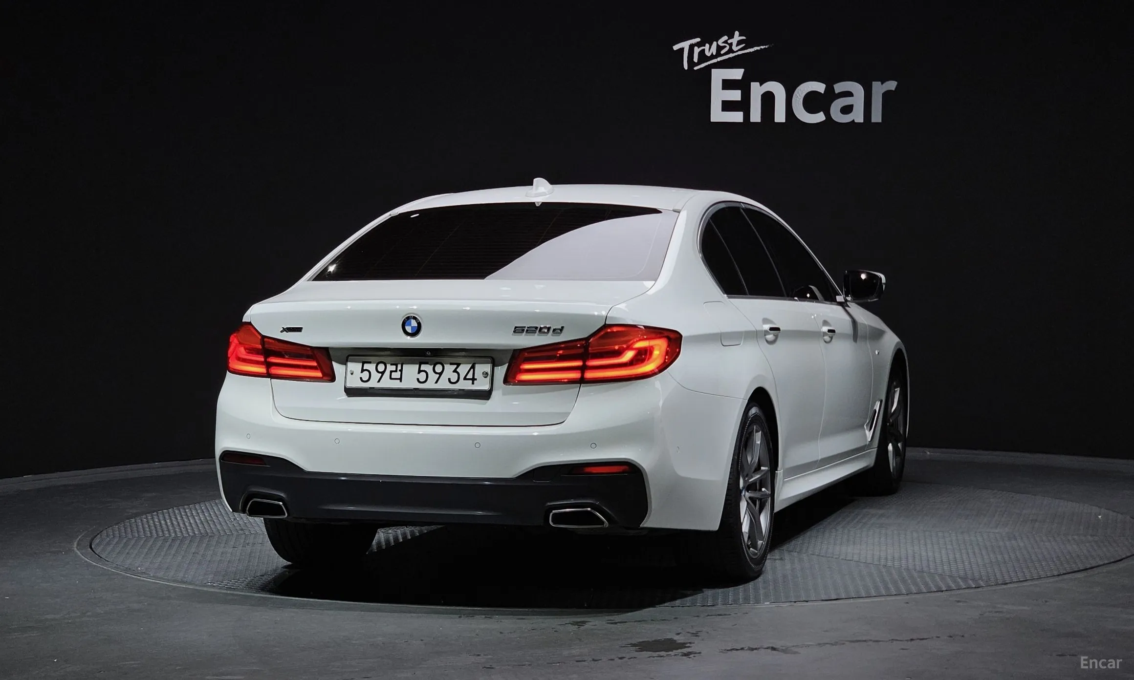 BMW 5 Series (G30) превью 3