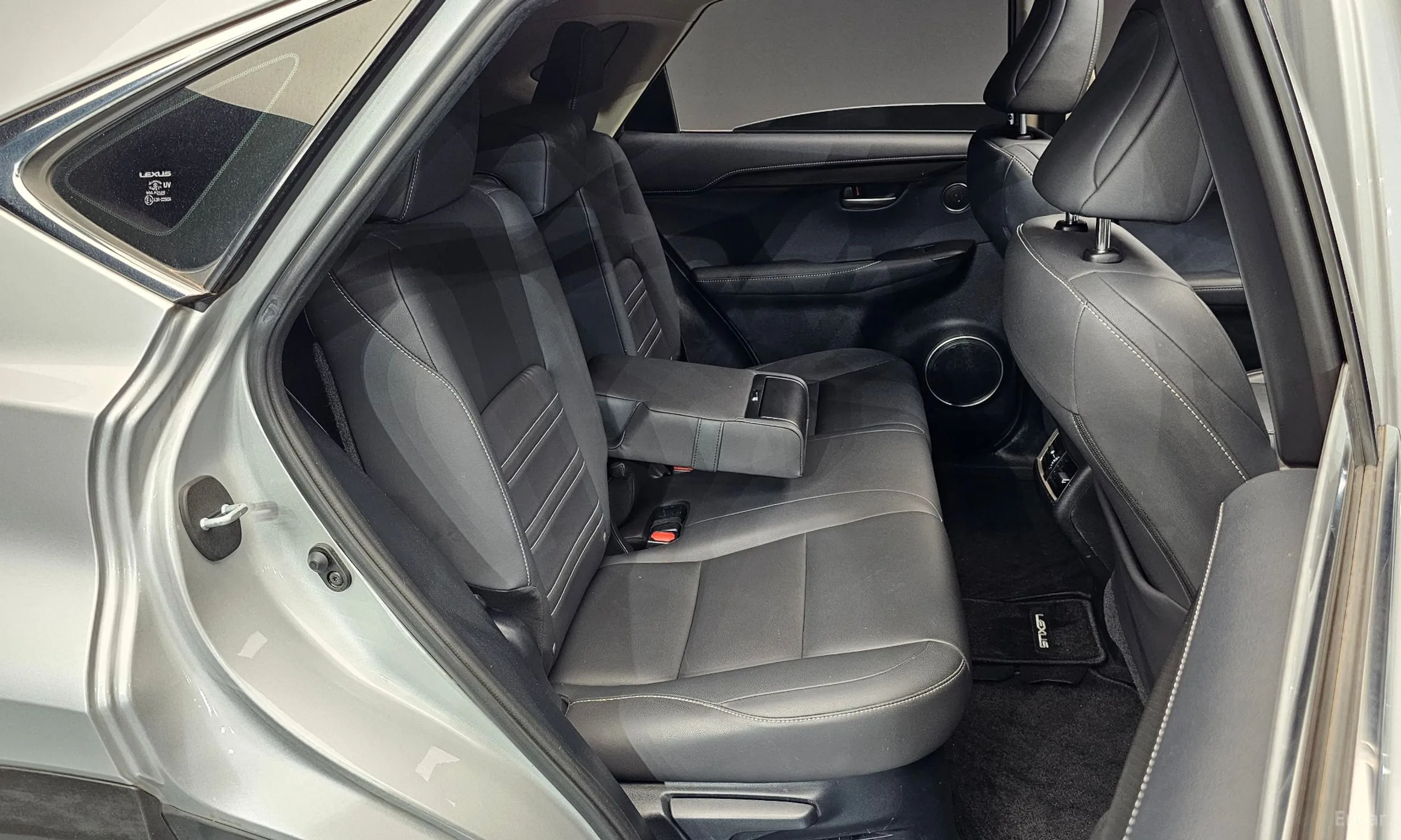 Lexus NX300h превью 12