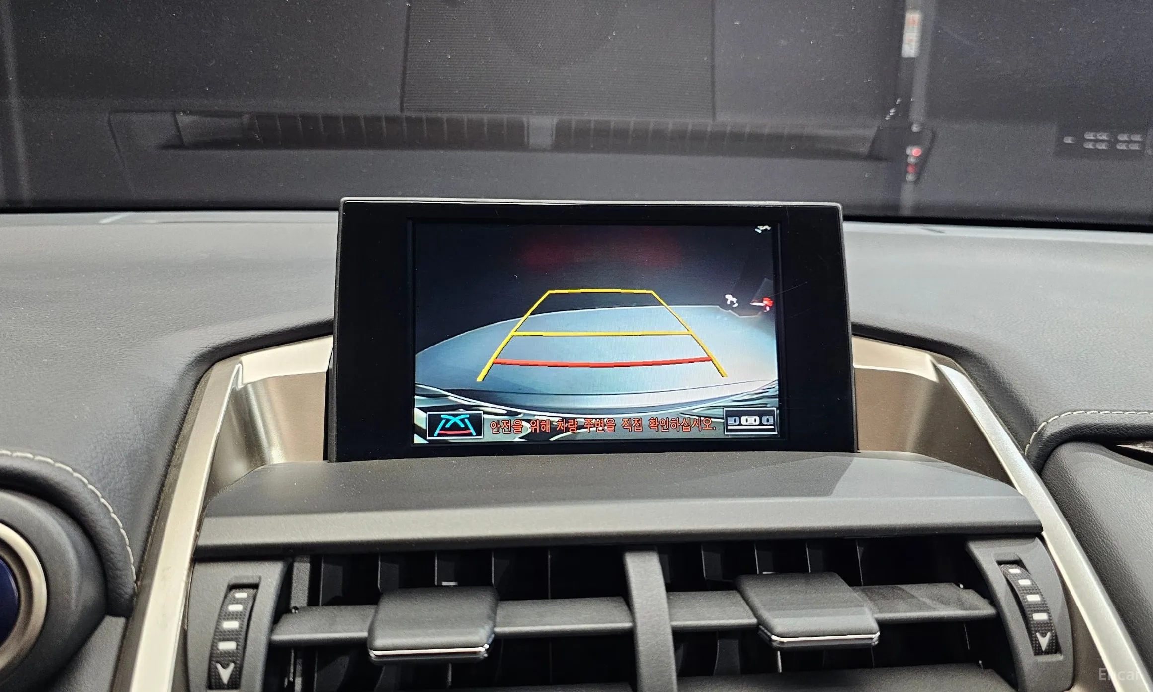 Lexus NX300h превью 15